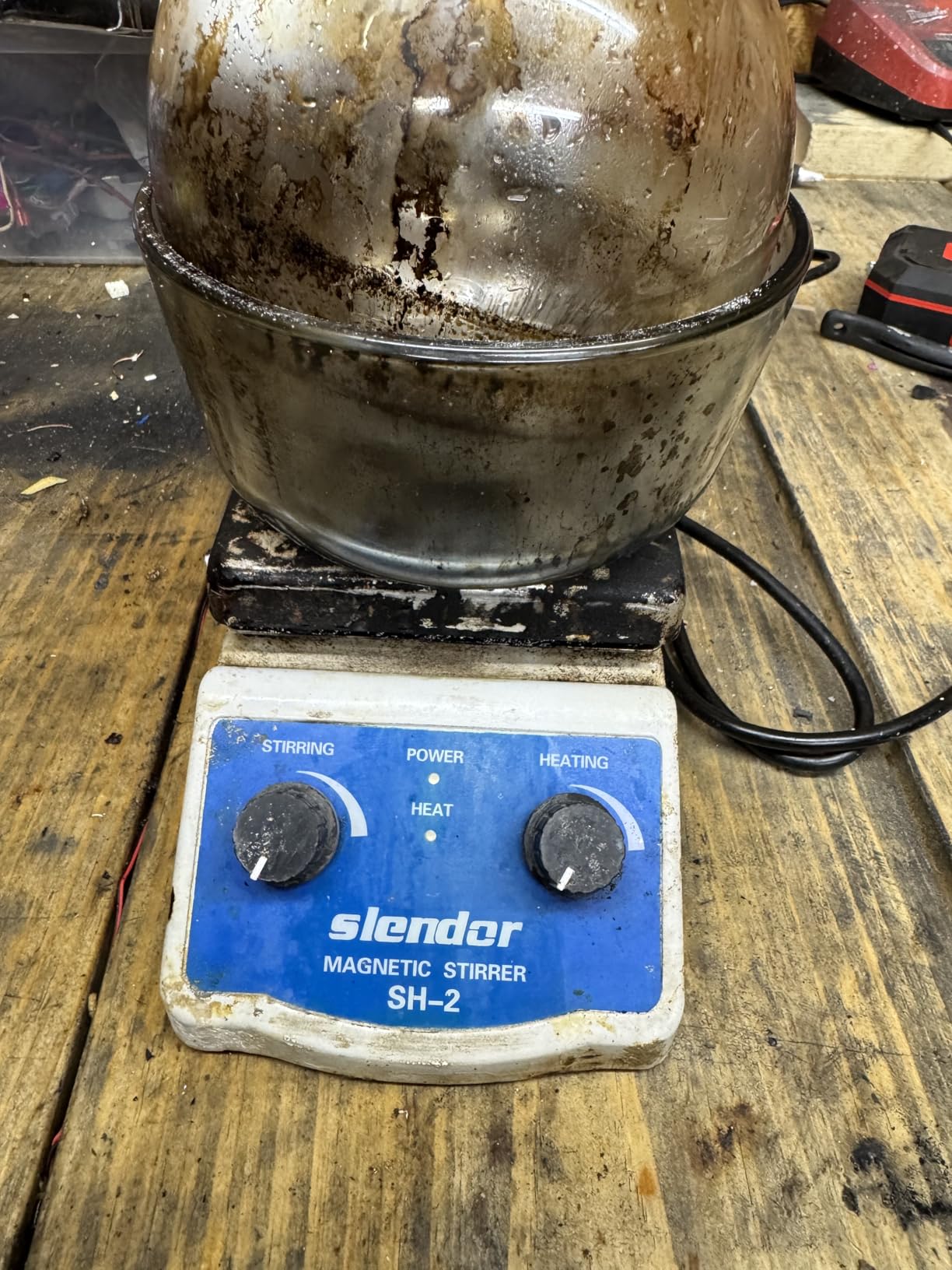 Slendor Magnetic Stirrer Hot Plate Mixer 1000ml Stirring Capacity 5 x 5 inch Max 520°F Hotplate and 100-2000 RPM Stirrer, Stirring Bar & Support Stand Included customer photo 1