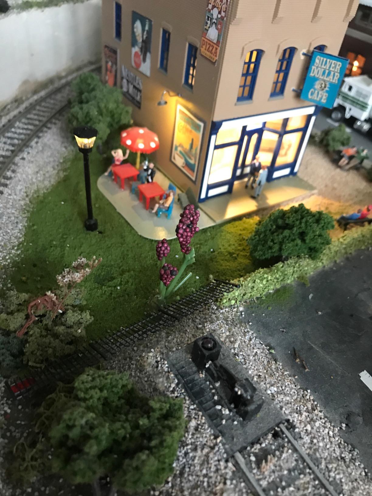 Evemodel LQS21 10PCS Model Railroad Train Lamp Posts LED Street Light Lamps OO/HO Scale customer photo 2