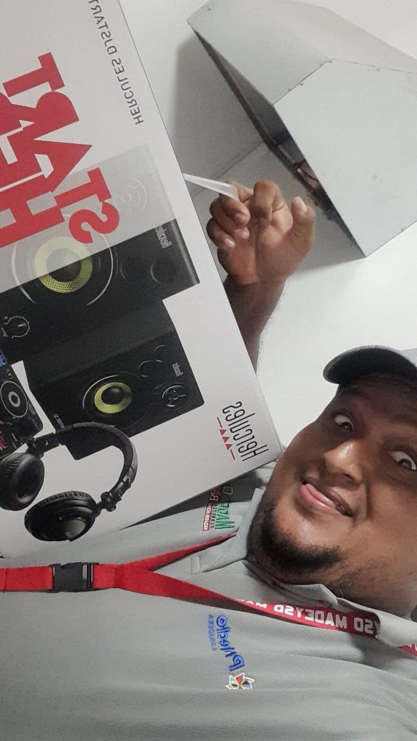 Hercules DJ Starter Kit | Starlight USB DJ Controller with Serato DJ Lite Software, 15-Watt Monitor Speakers, and Sound-Isolating Headphones customer photo 1