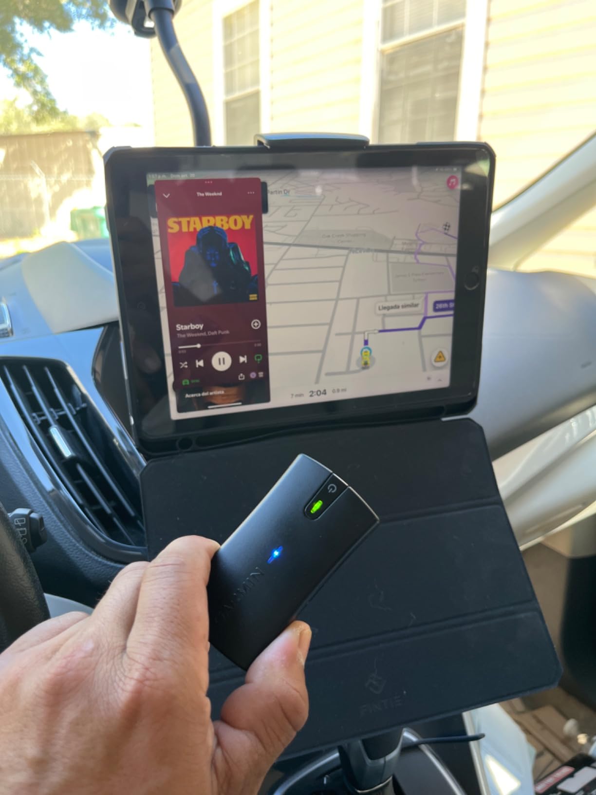 Garmin GLO 2 GPS and GLONASS Receiver for Precise Position Information on Mobile Devices, Black customer photo 1