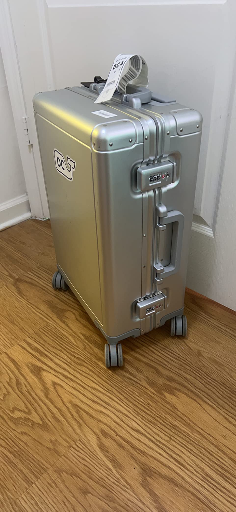 LEVEL8 Gibraltar Carry on Luggage, 20 Inch Aluminum Zipperless Luggages Airline Approved, Hardside Suitcase with TSA Lock and Spinner Wheels, Silver customer photo 1