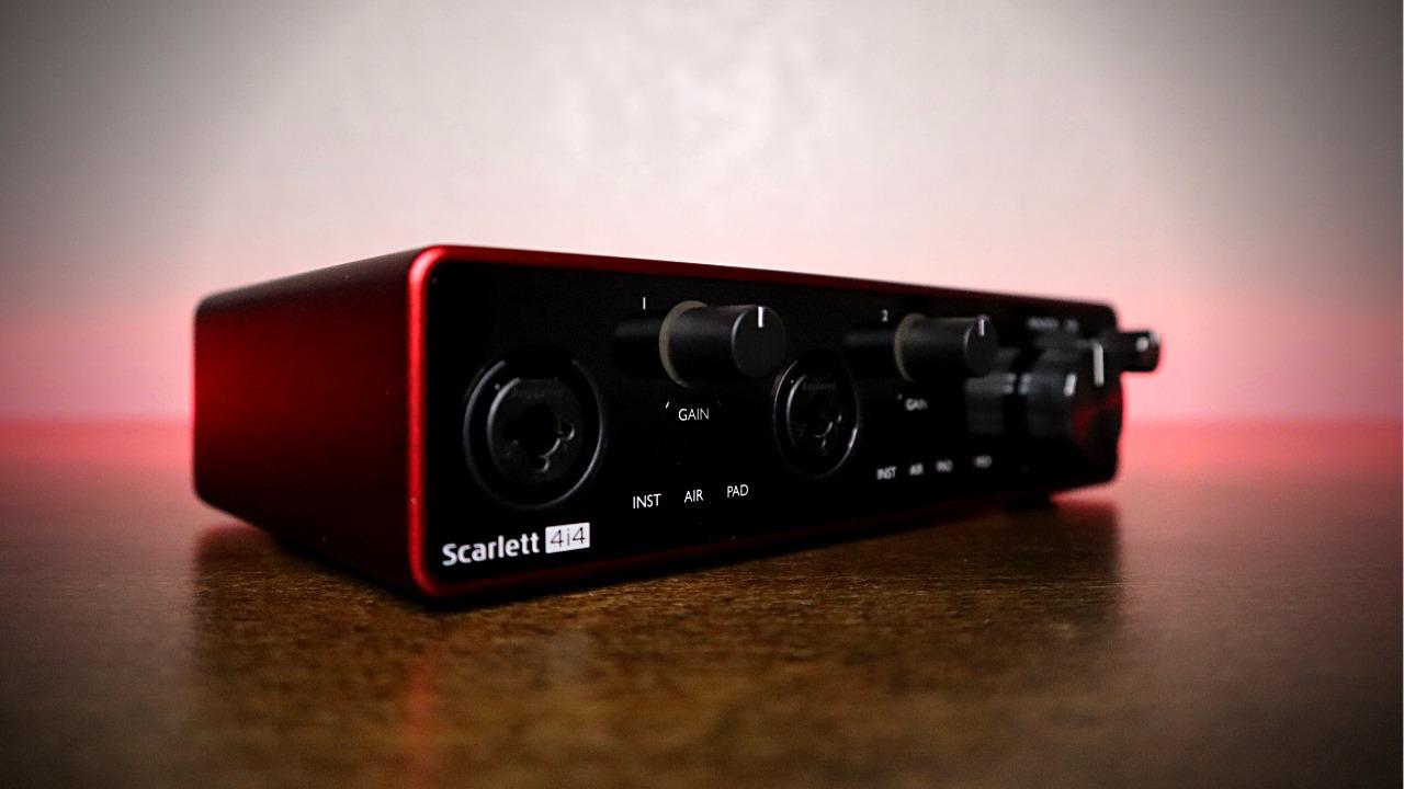 Focusrite Scarlett 4i4 3rd Gen USB Audio Interface for Recording, Songwriting, & Streaming - High-Fidelity, Studio Quality Recording, with Transparent Playback customer photo 2