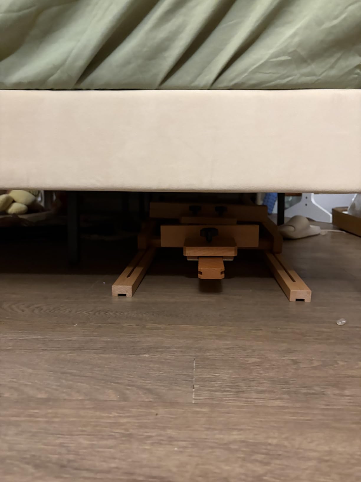 MEEDEN Versatile Studio H-Frame Easel - All Media Adjustable Beech Wood Studio Easel, Painting Floor Easel Stand, Movable and Tilting Flat Available, Holds Canvas Art up to 77