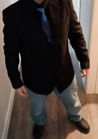 Amazon Essentials Men's Long-Sleeve Button-Front Stretch Blazer customer photo 1