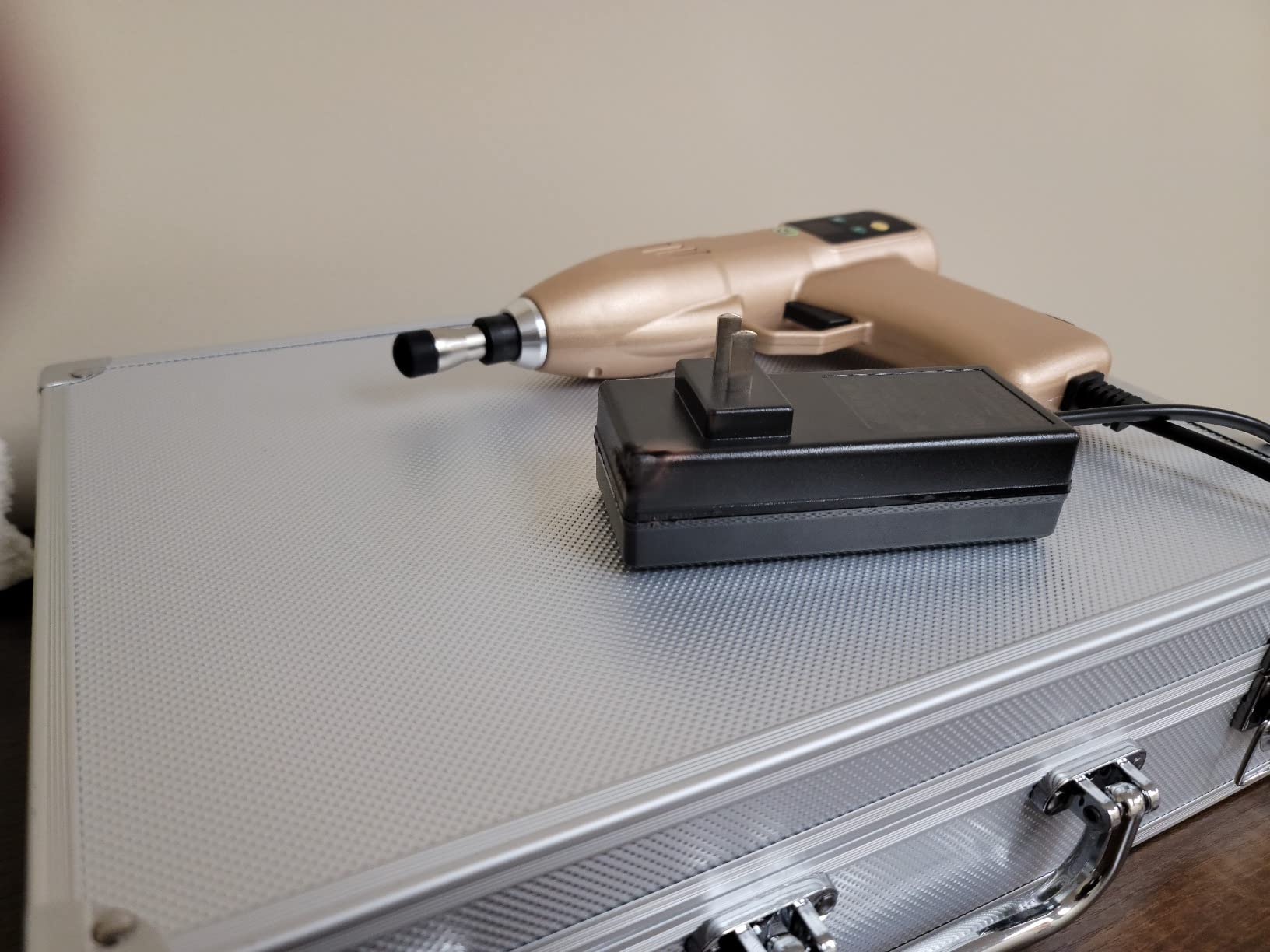 720N Chiropractic Adjusting Tool Instrument Electric Impulse Gun Actuator Massager Professional Massage Equipment Magnetic Therapy Massage Gun (Golden) customer photo 1