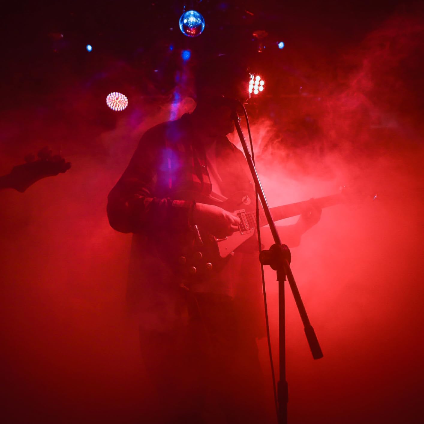 AGPTEK Fog Machine, Smoke Machine with 12 Colorful LED Lights Effect, Upgraded Auto Mode 600W 4000CFM Fog & 1 Wireless Remote, Low Fluid Auto Shut-Off customer photo 1