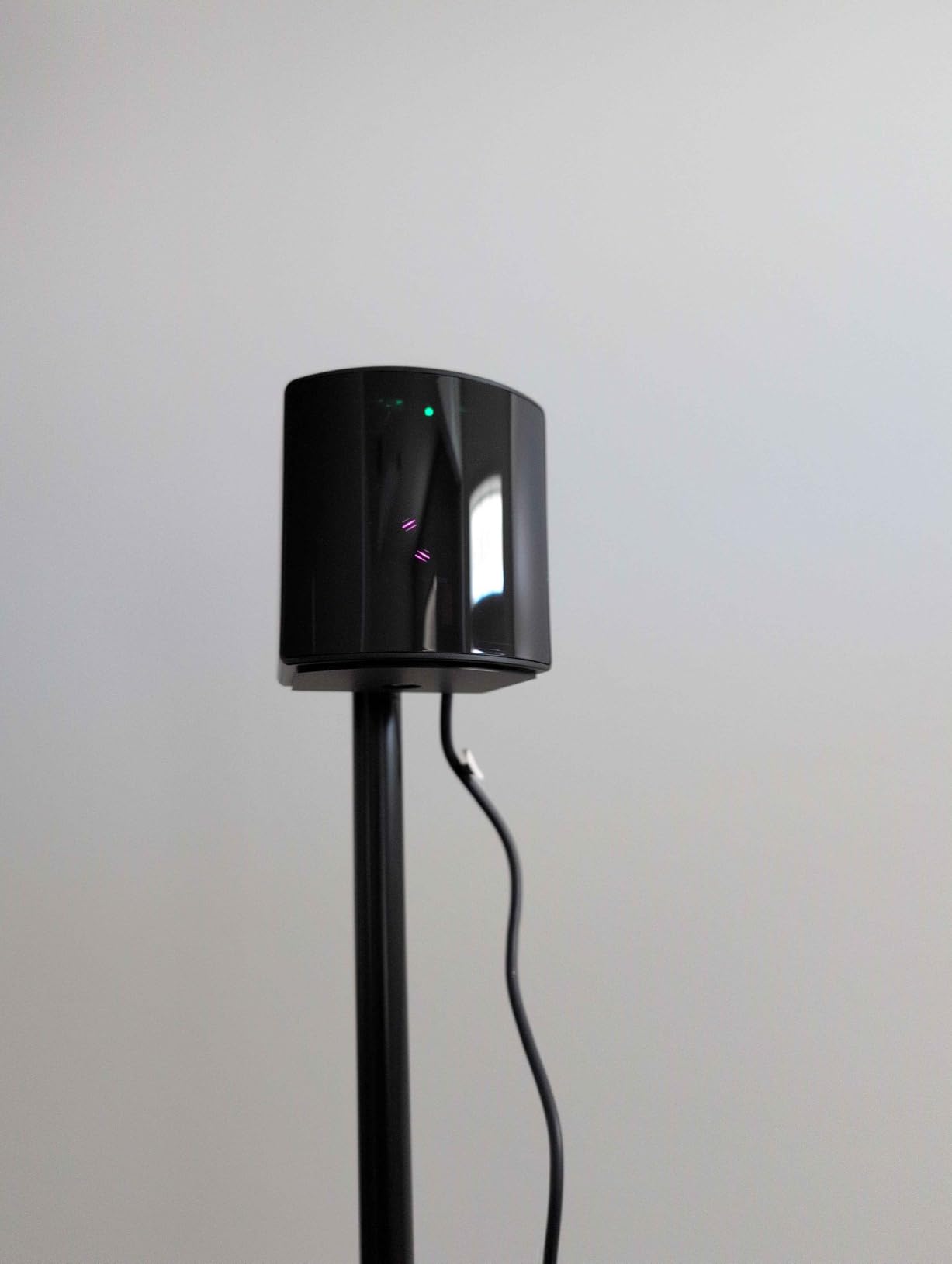 HTC Vive SteamVR Base Station 2.0 (Single) - Precision Room-Scale Tracking for PC VR, Black customer photo 1