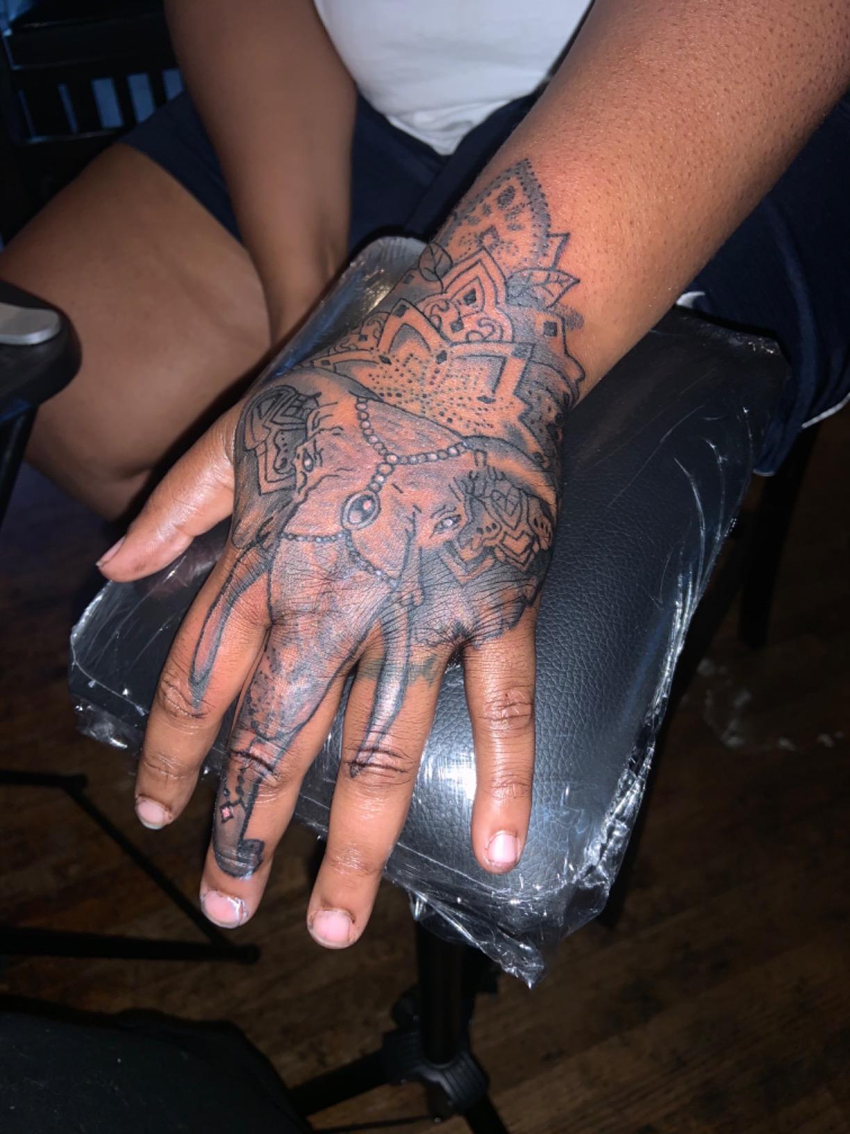 Tattoo Armrest Stand,Foldable Sponge Pad Tattoo Arm Leg Rest Stand Tripod with Adjustable Height for Tattoo Supplies Arm Bar Pad PVC Leather Chair Stand customer photo 1