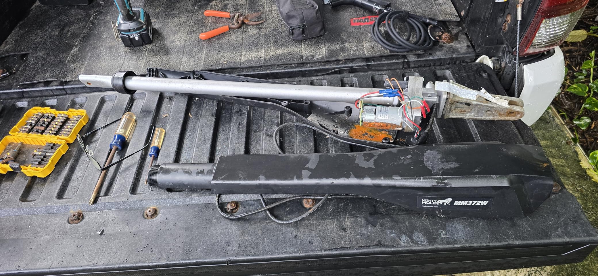 Mighty Mule MM372W Dual Automatic Gate Opener, Smart and Solar Ready-Up to 16ft Long or 550lb per Leaf, Black, 1 Gate Opener Kit customer photo 2