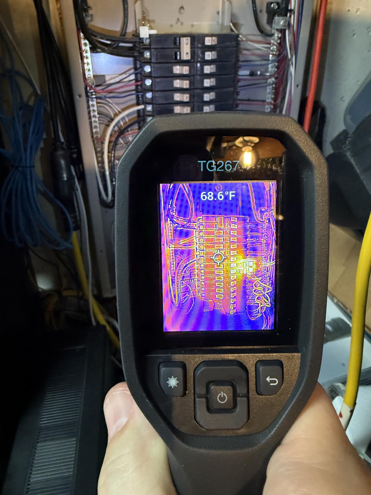 FLIR TG267 Thermal Imaging Camera with Bullseye Laser: Commercial Grade Infrared Camera for Building Inspection, HVAC and Electrical customer photo 2
