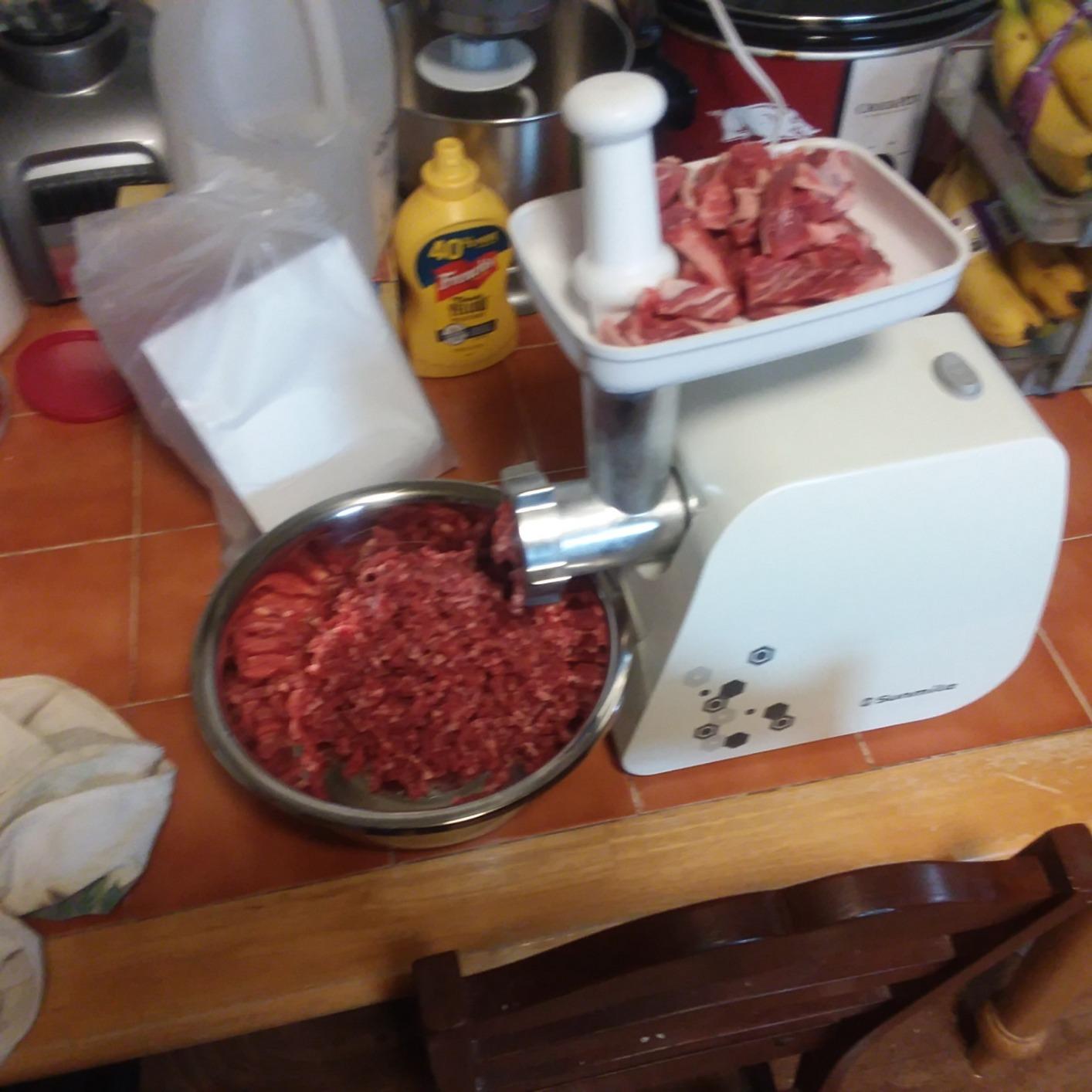 Sunmile Electric Meat Grinder and Sausage Maker - 1HP 1000W Max - Stainless Steel Cutting Blade and 3 Grinding Plates, 1 Big Sausage Staff Maker, White customer photo 1