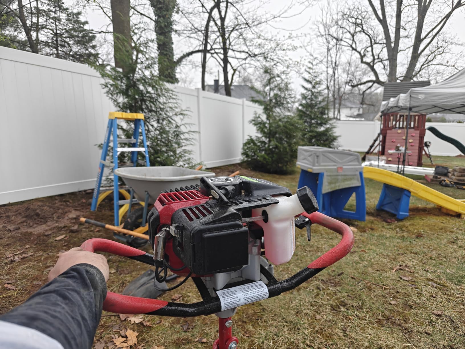 Earthquake E43 1-Person Earth Auger Powerhead, 43cc 2-Cycle Viper Engine, 30:1 Transmission, 5 Year Limited Warranty, Red or Black Auger Bit customer photo 1