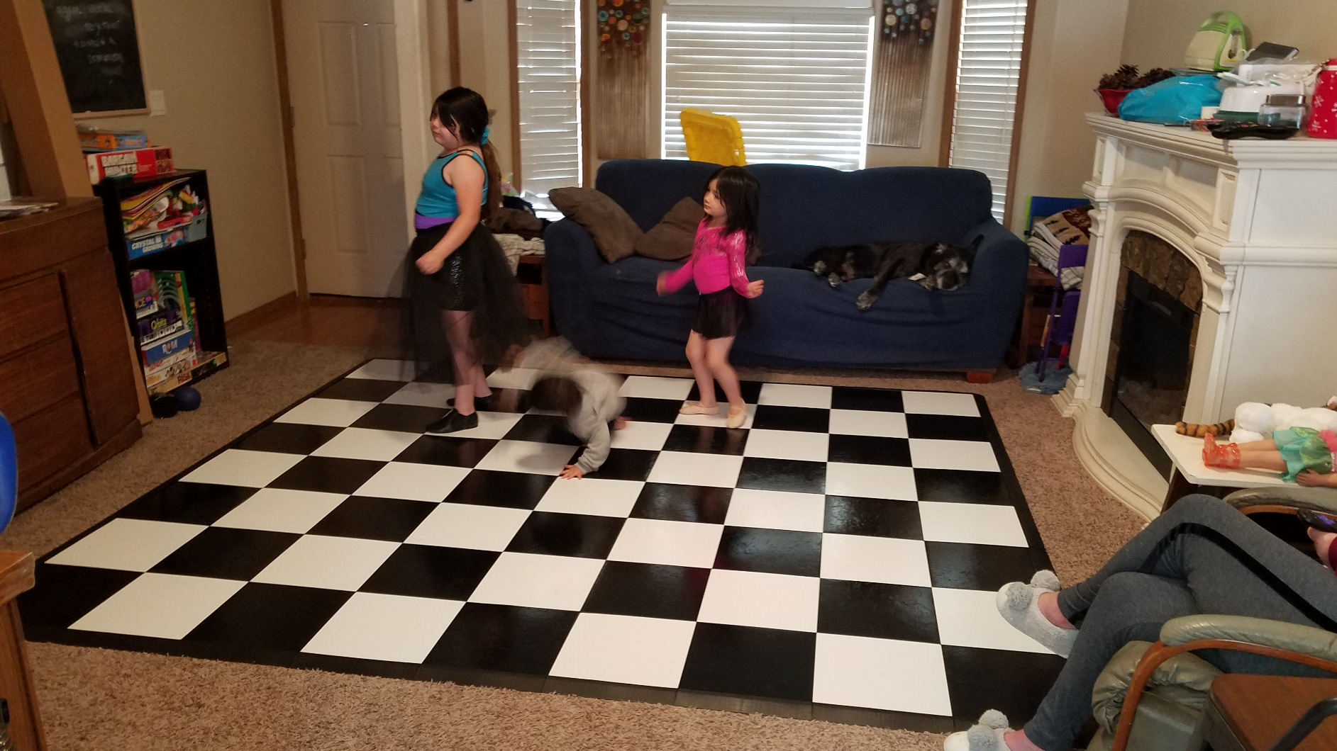 SnapFloors 3X3 Modular Dance Floor Kit (3' x 3'), 21 Piece (Slate White) customer photo 1