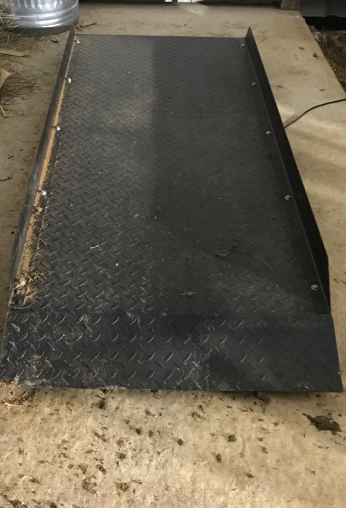 Large Farm Animal Scale Digital Livestock Weighing Equipment, Capacity 4000 x 1 lb for Cattle, Horse, Goat, Cow, Alpaca, 84x30 customer photo 3