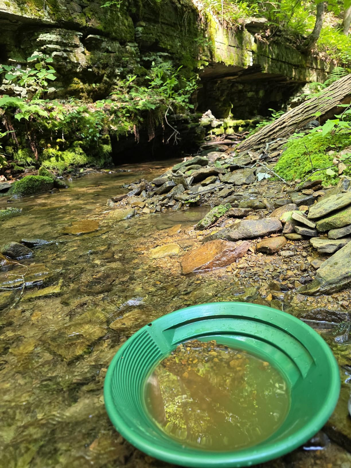 Compact Gold Prospecting Kit with 12