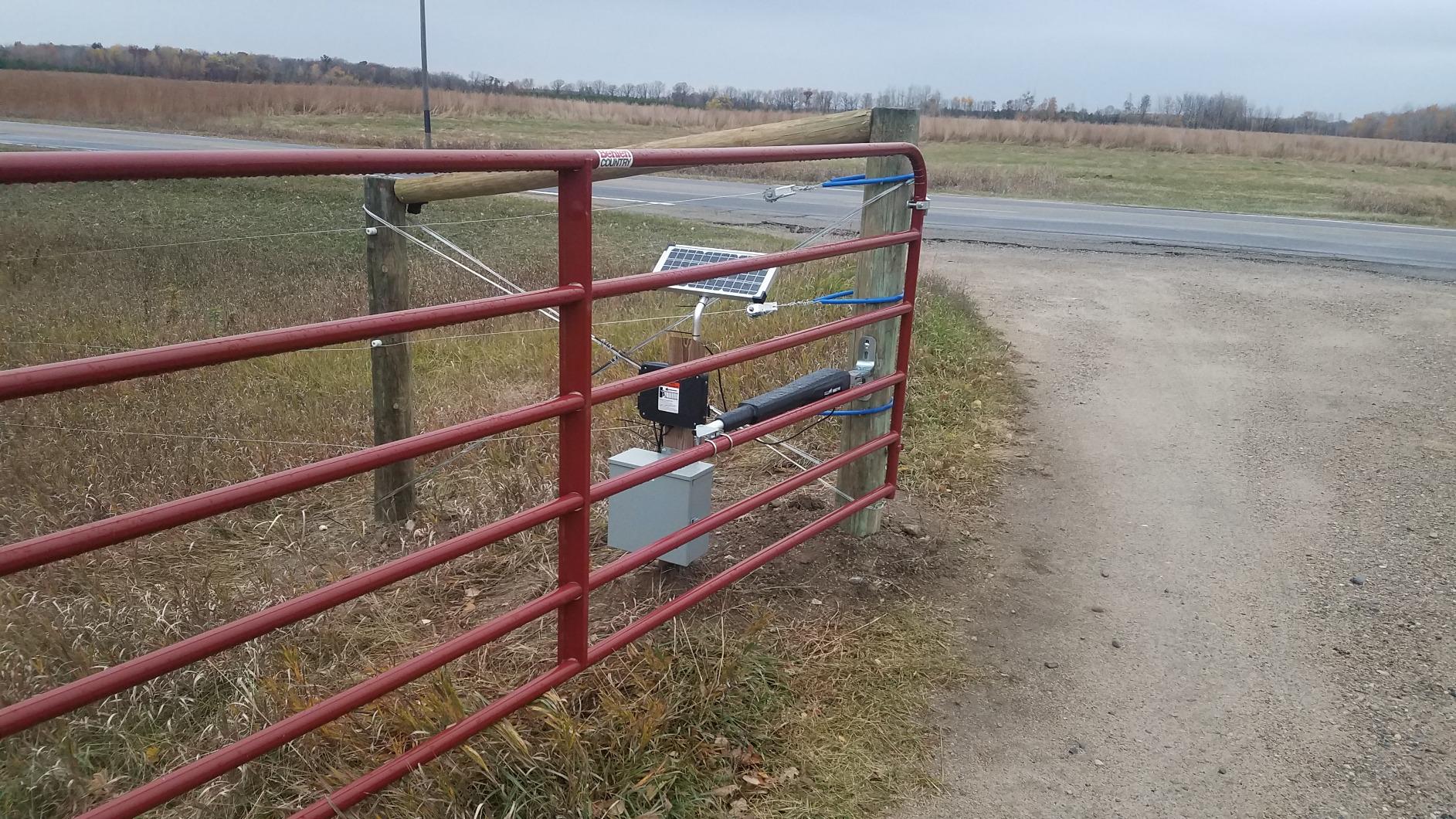 Mighty Mule MM371W-SOL Automatic Gate Opener Black mEDIUM customer photo 2