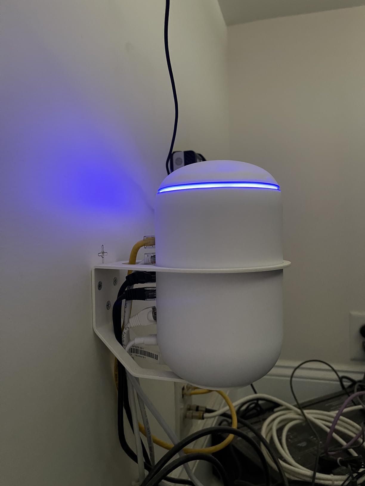 Ubiquiti UniFi wireless Dream Machine | UDM-US, single band customer photo 1