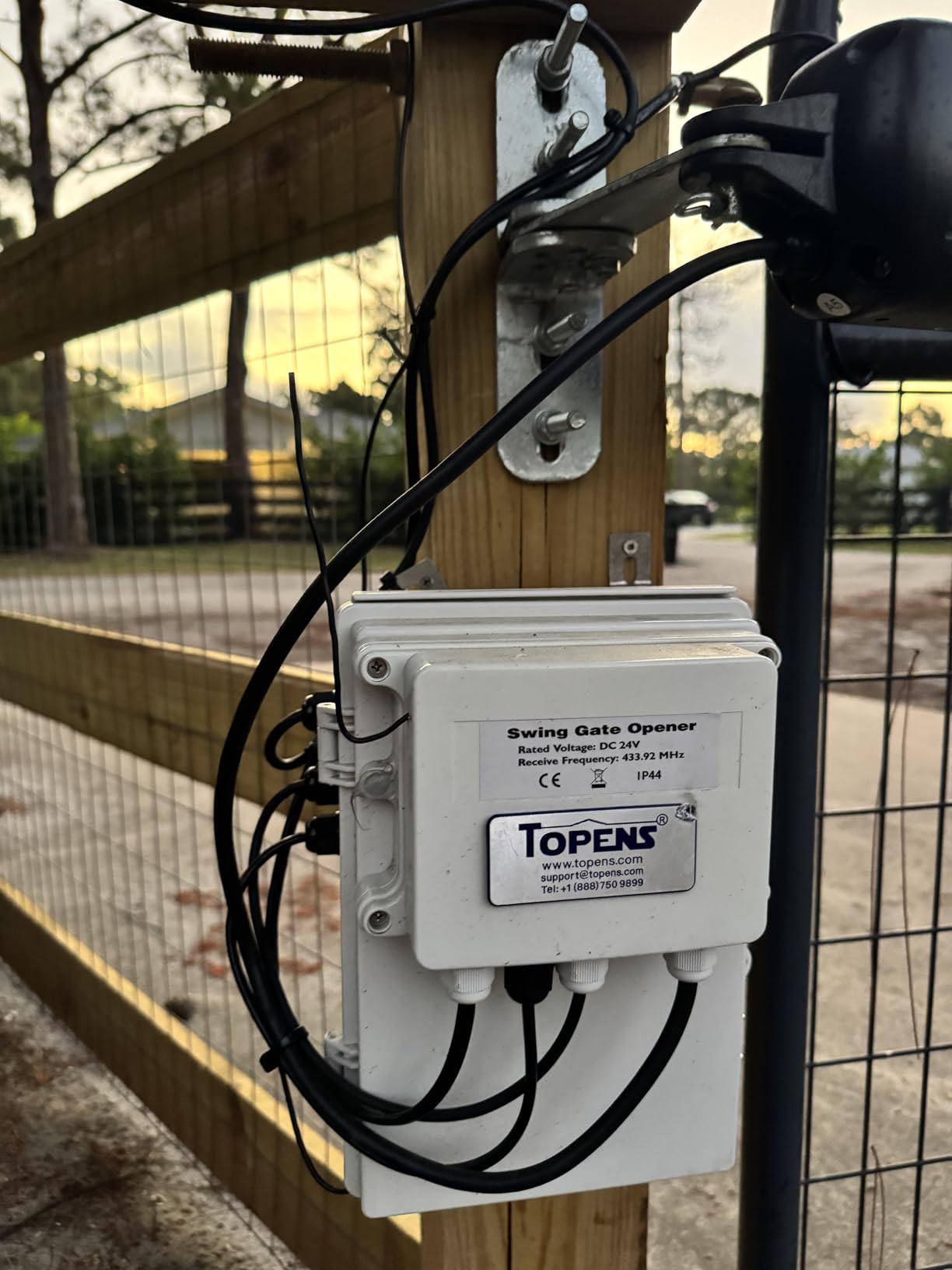 TOPENS A5S Automatic Solar Gate Opener for Medium Duty Single Swing Gates Up to 16ft, Single Swing Gate Operator Battery Powered with Remote Control Kit Gate Motor Solar Panel Included customer photo 2