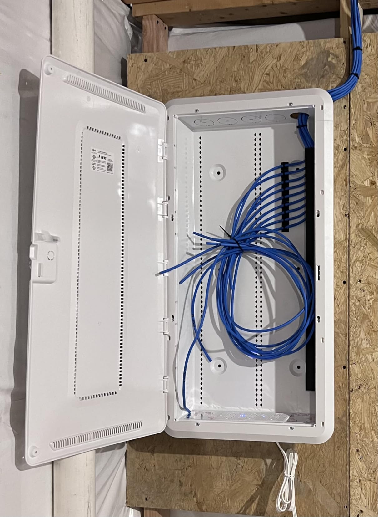 Legrand - OnQ 20 Inch Media Enclosure, Wifi Electrical Box, Cable Management Box for Distribution of Networking Service, Recessed Media Box Lets Signal Through, White, ENP2050-NA customer photo 2