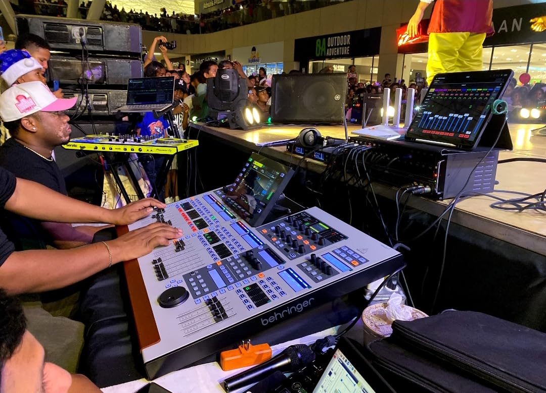 Behringer WING 48-Channel, 28-Bus Full Stereo Digital Mixing Console customer photo 1