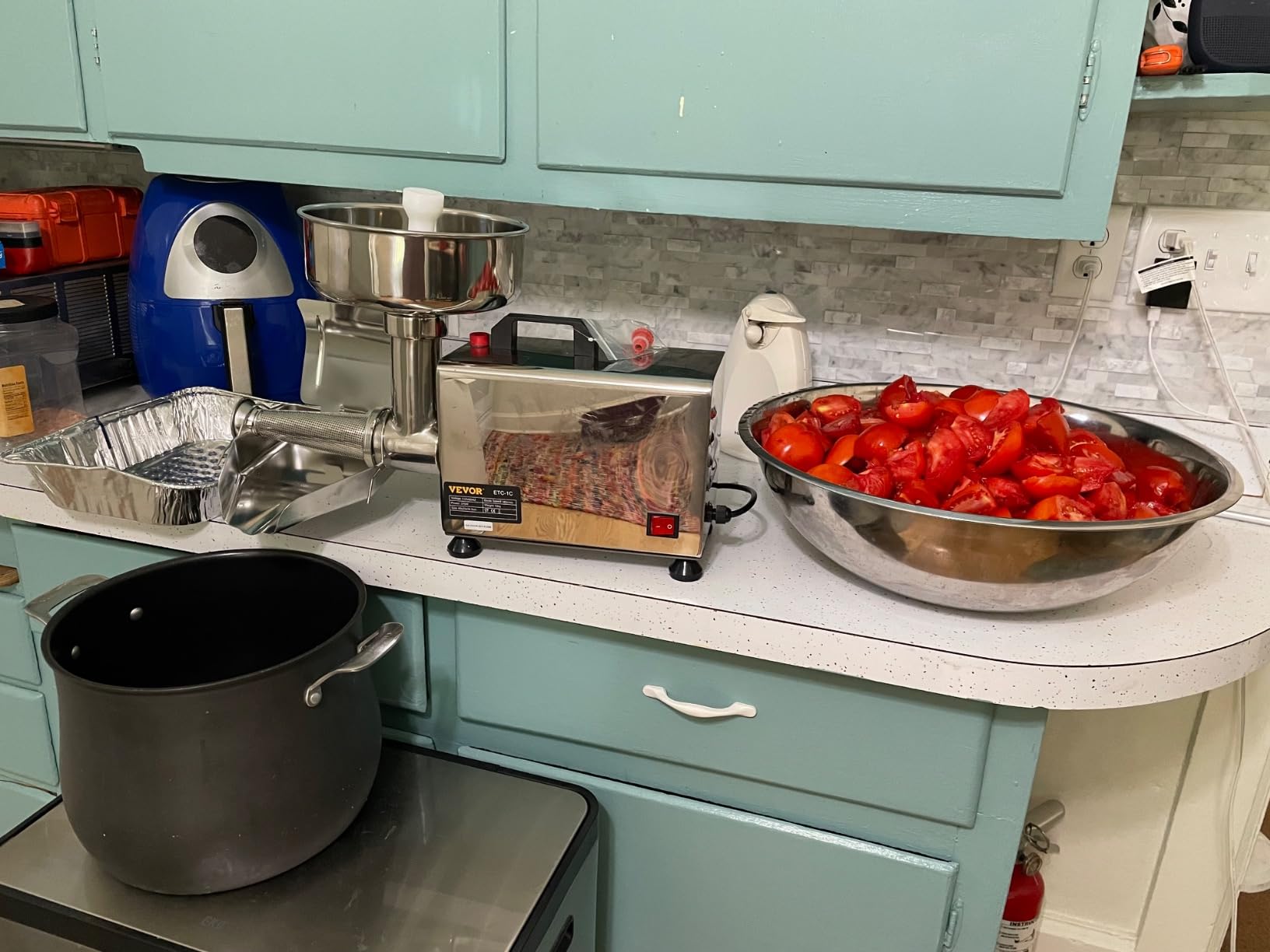 VBENLEM 110V Electric Tomato Strainer 370W Commercial Grade Tomato Milling Machine Stainless Steel Tomato Press and Strainer 90-160 Kg/H Pure Copper Motor Food Strainer and Sauce Maker customer photo 1