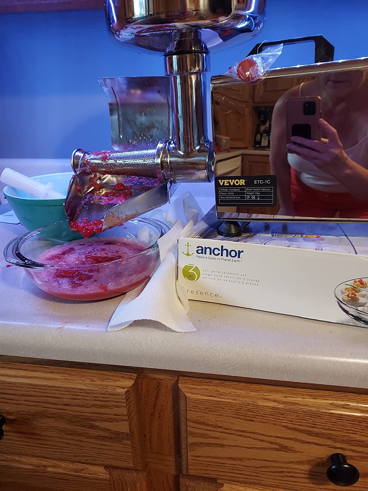 VBENLEM 110V Electric Tomato Strainer 370W Commercial Grade Tomato Milling Machine Stainless Steel Tomato Press and Strainer 90-160 Kg/H Pure Copper Motor Food Strainer and Sauce Maker customer photo 2