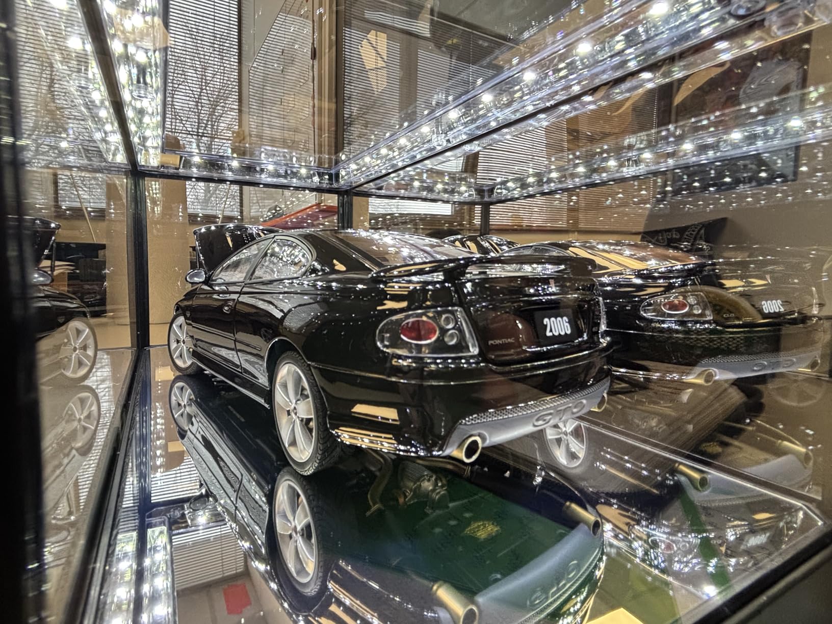 Black Collectible Display Show Case Illumicase+ with LED Lights and Mirror Base and Back for 1:64 1:43 1:32 1:24 1:18 Scale Models customer photo 1