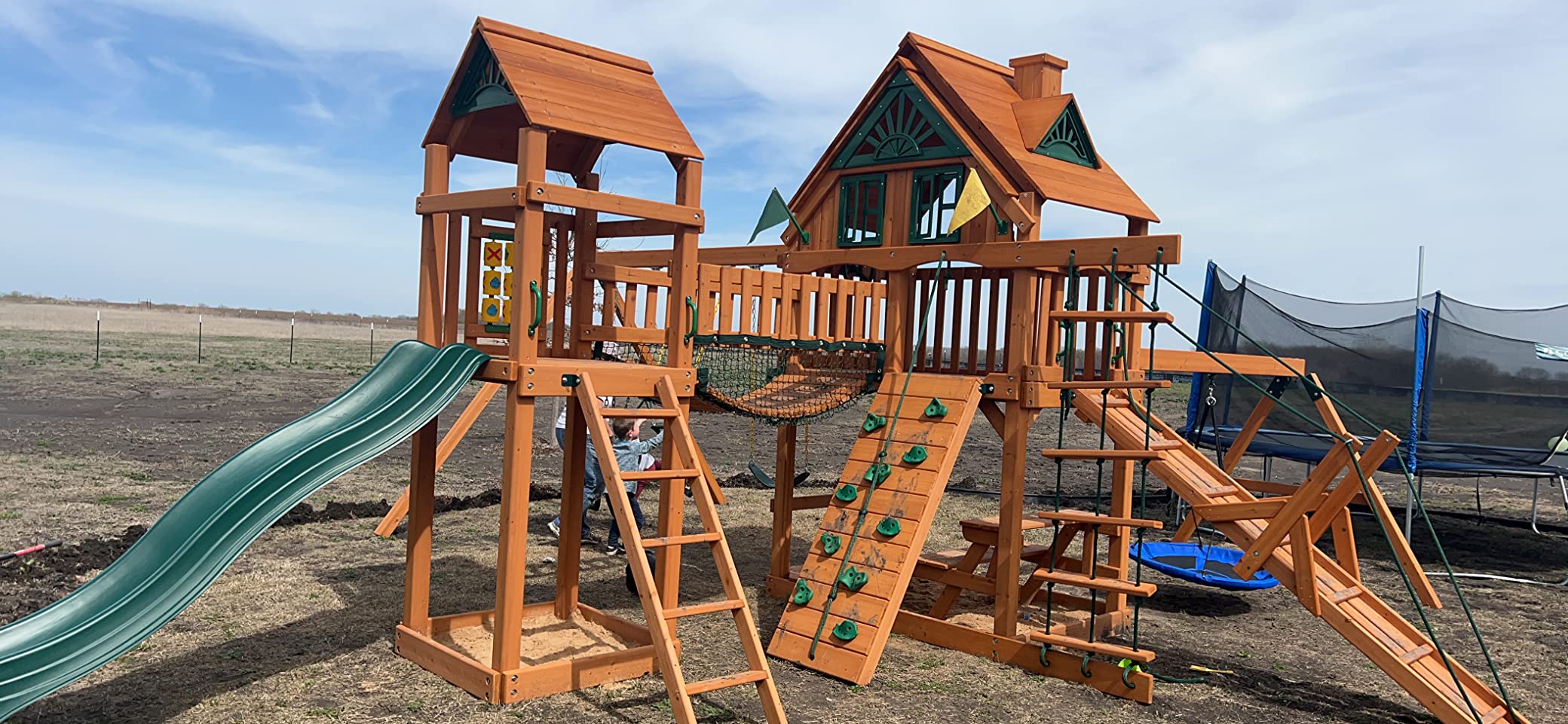 Gorilla Playsets 01-0055-AP Pioneer Peak Treehouse Wooden Swing Set with Amber Posts, Tire Swing, Slide and Tower with Clatter Bridge, Brown customer photo 1