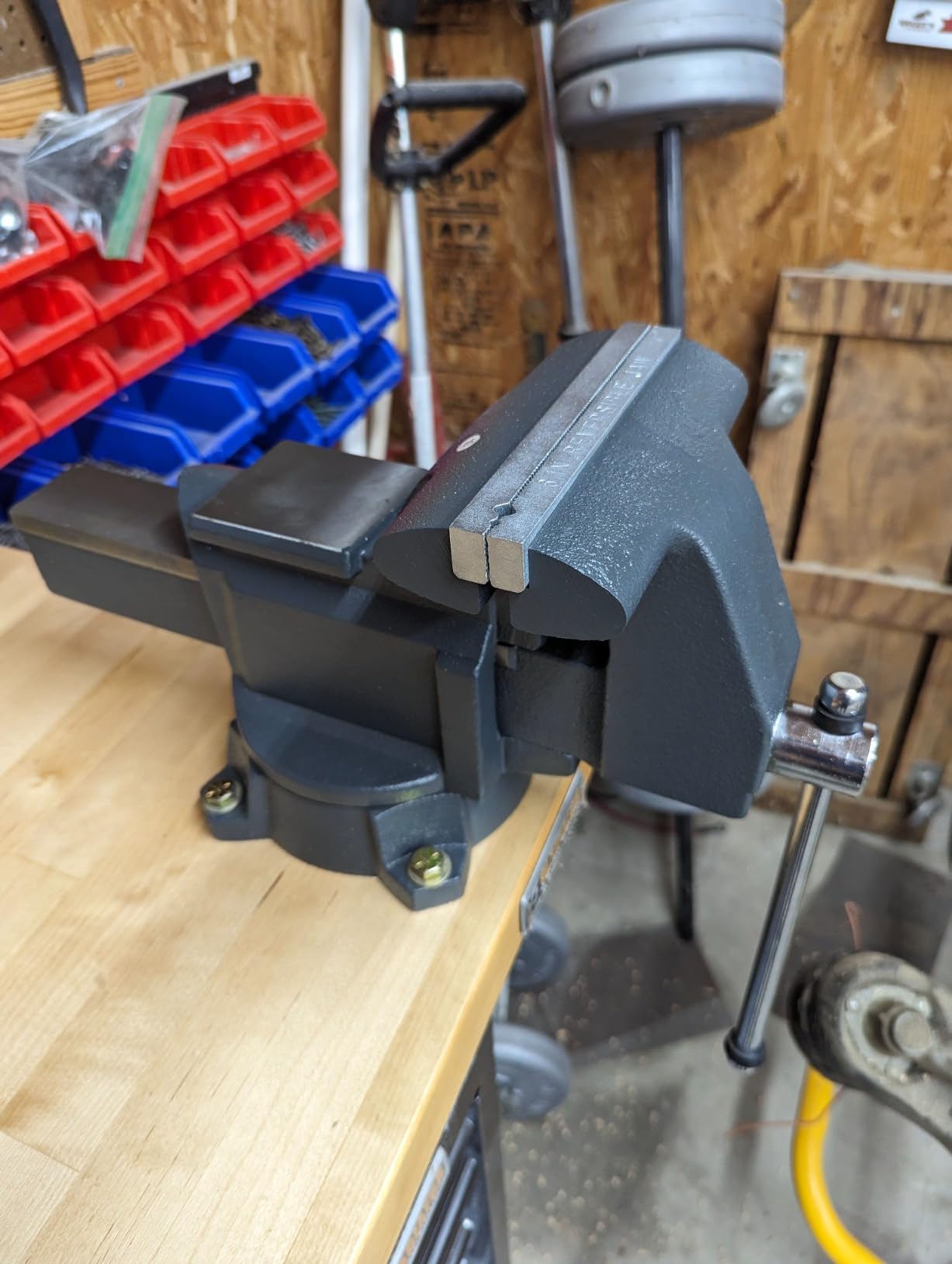 Forward CR80A 8 Inch Bench Vise Heavy Duty Vice with Anvil and 190 Degrees Swivel Base (8