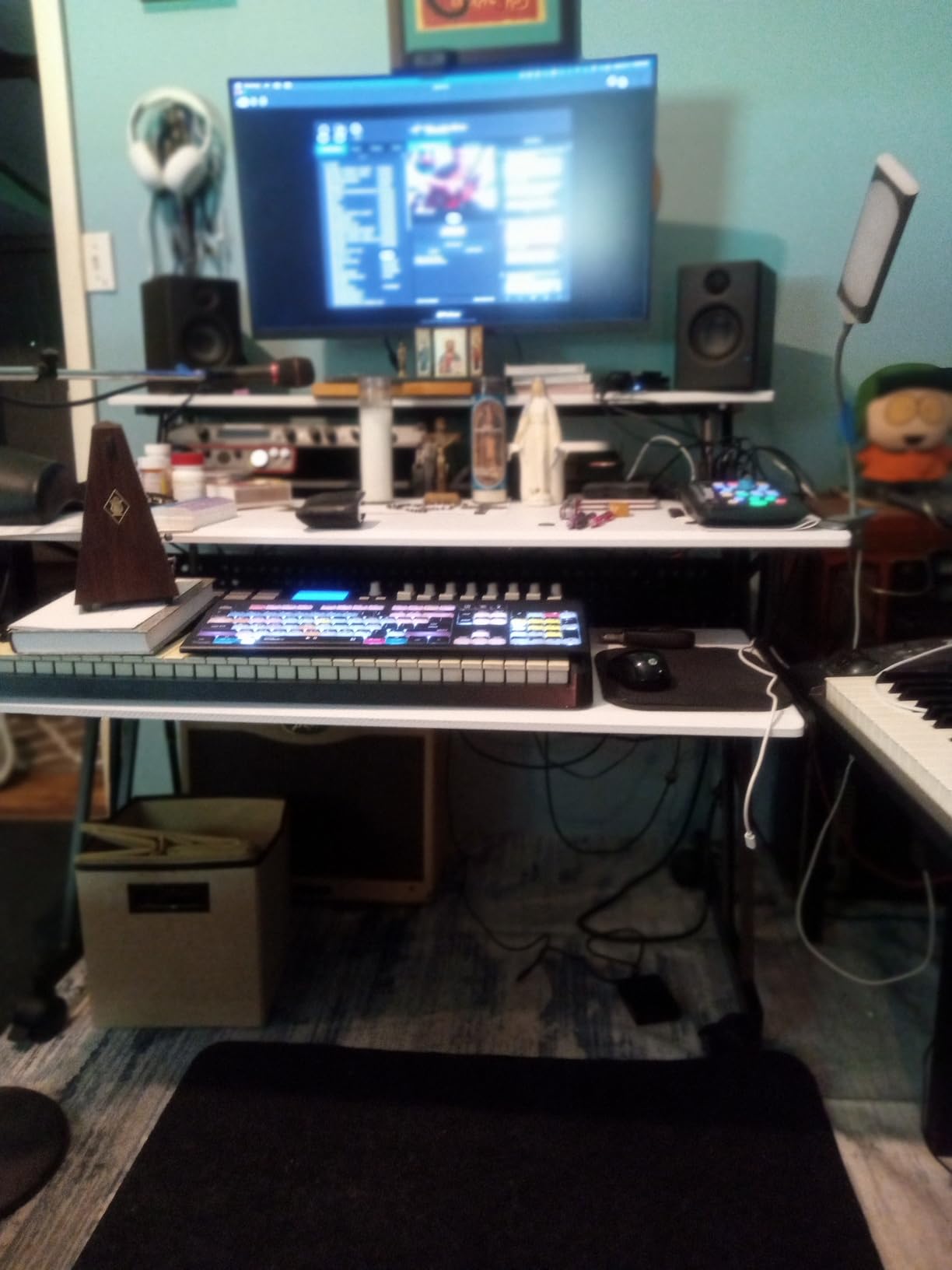 Acme Suitor Wooden Top Music Recording Studio Desk with Keyboard Tray in Black customer photo 2