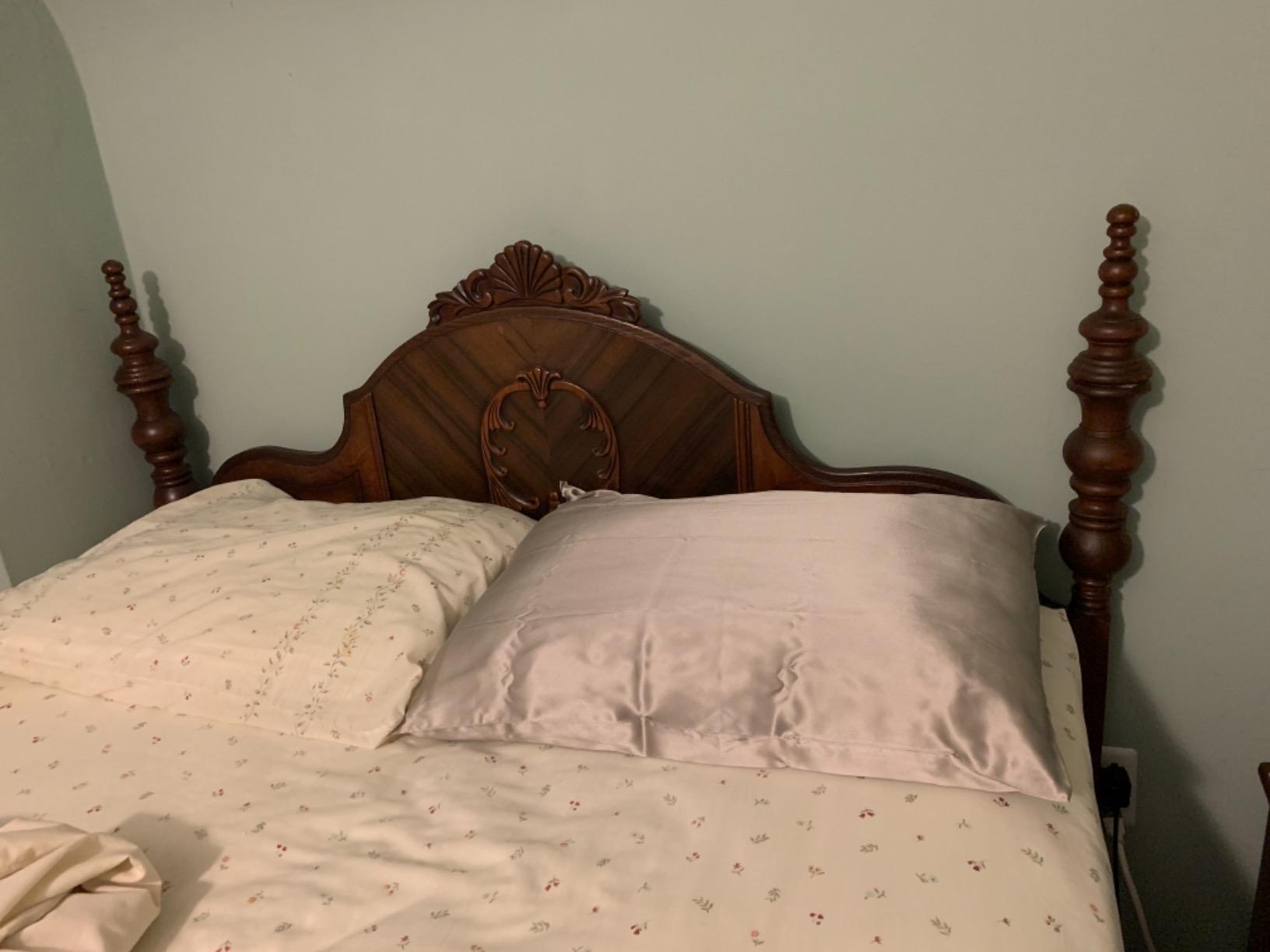 LILYSILK Silk Pillowcase for Hair and Skin Queen-100% Mulberry Silk 19 Momme Both Sides Silk Bed Pillow Cover with Hidden Zipper, 1 Pc (Queen Size 20''x30'', White) customer photo 1