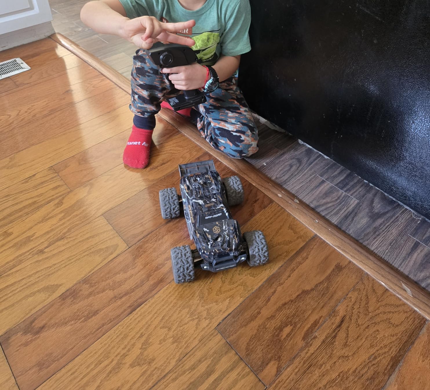 DEERC 9206E DIY Extra Shell 1:10 Scale Large RC Cars,48+ KM/H Hobby Grade High Speed Remote Control Car for Adults Boys,All Terrain 4WD 2.4GHz Off Road Monster RC Truck with 2 Battery for 40+ Min Play customer photo 1