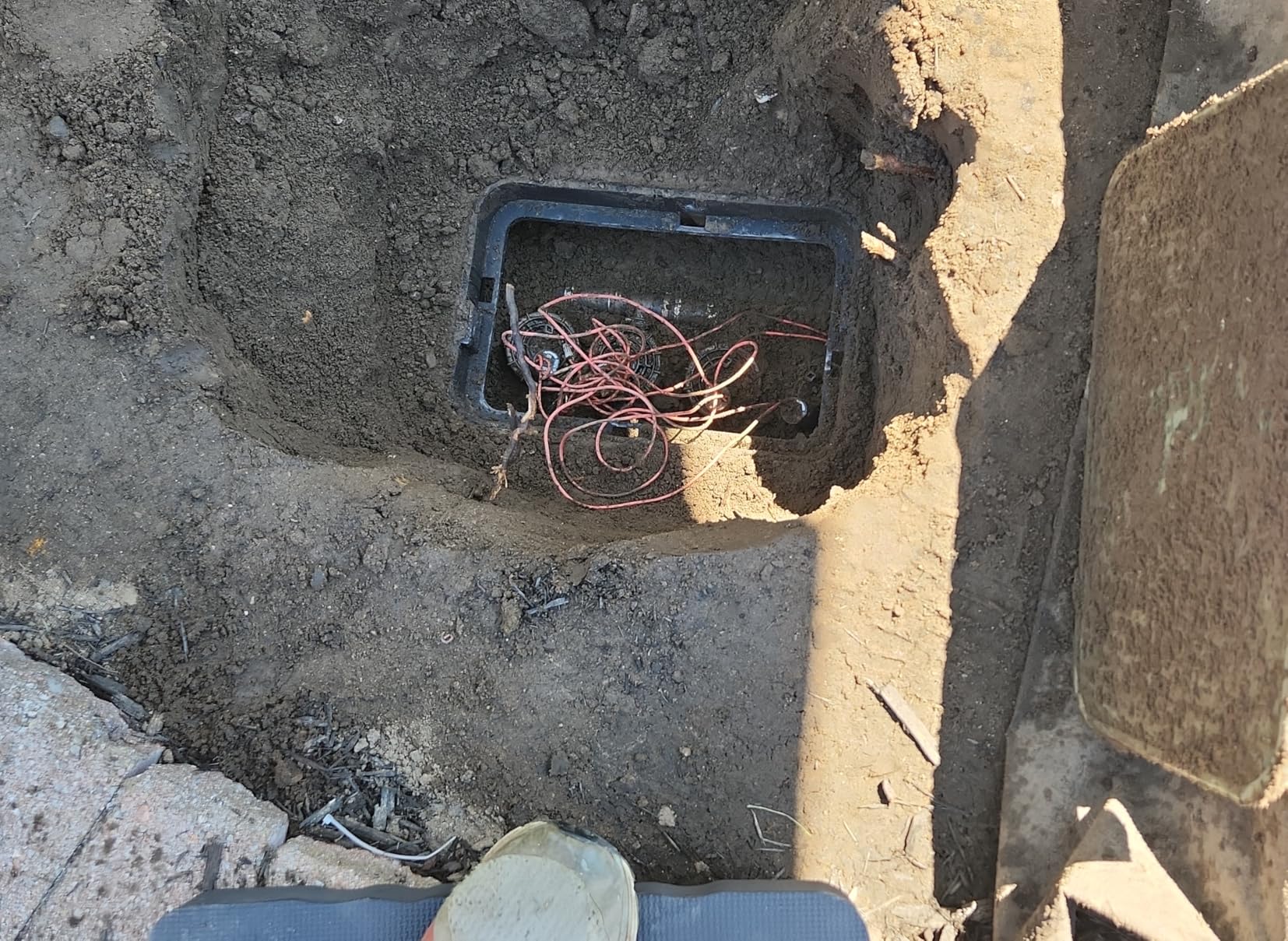 NOYAFA NF-826 Underground Cable Locator Wire Tracker, for Dog Fence Cables Irrigation, Wall and Underground Pipeline Wire Detector, Advanced Circuit Breaker Finder for Wall and Underground Cables customer photo 1