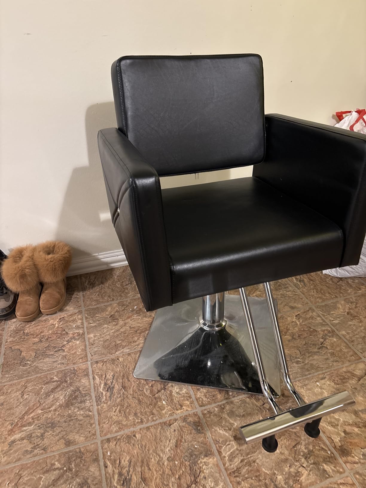 Artist Hand Salon Chair for Hair Stylist, Stylist Chair with Heavy Duty Hydraulic Pump, 360 Degrees Rolling Swivel Spa Beauty Equipment for Hair Stylist Women Man, Max Load Weight 330 Lbs customer photo 1
