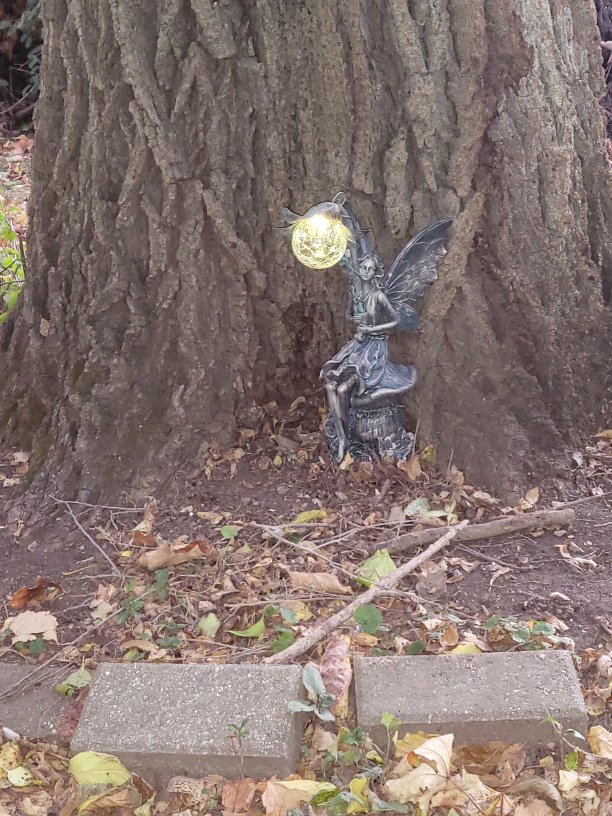 TERESA'S COLLECTIONS Garden Statues Fairy Sculptures & Statues, Outdoor Solar Light Garden Decor Resin Patina Bronze Figurines for Outdoor Decor, 13.8'' customer photo 1