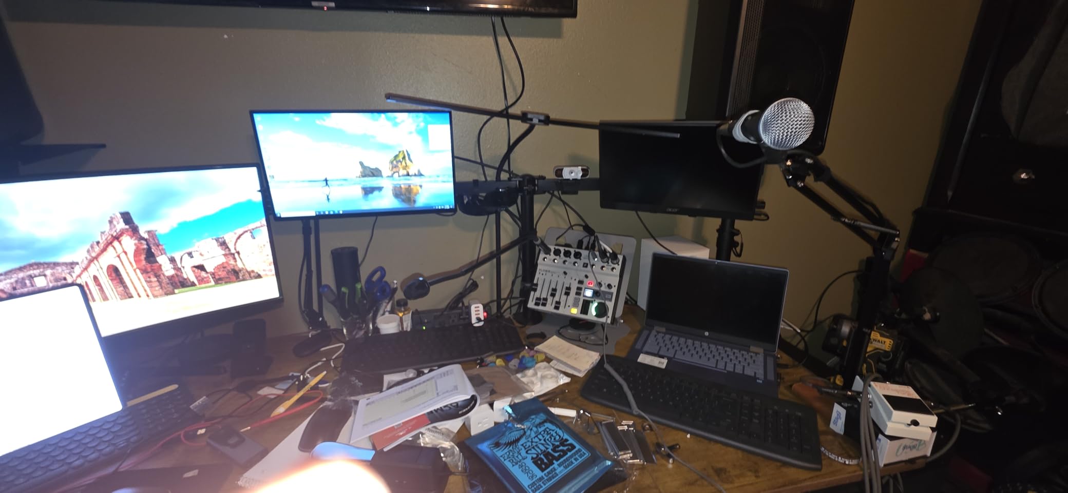 Behringer FLOW 8 8-Input Digital Mixer with Bluetooth Audio and App Control, 60 mm Channel Faders, 2 FX Processors and USB/Audio Interface customer photo 2