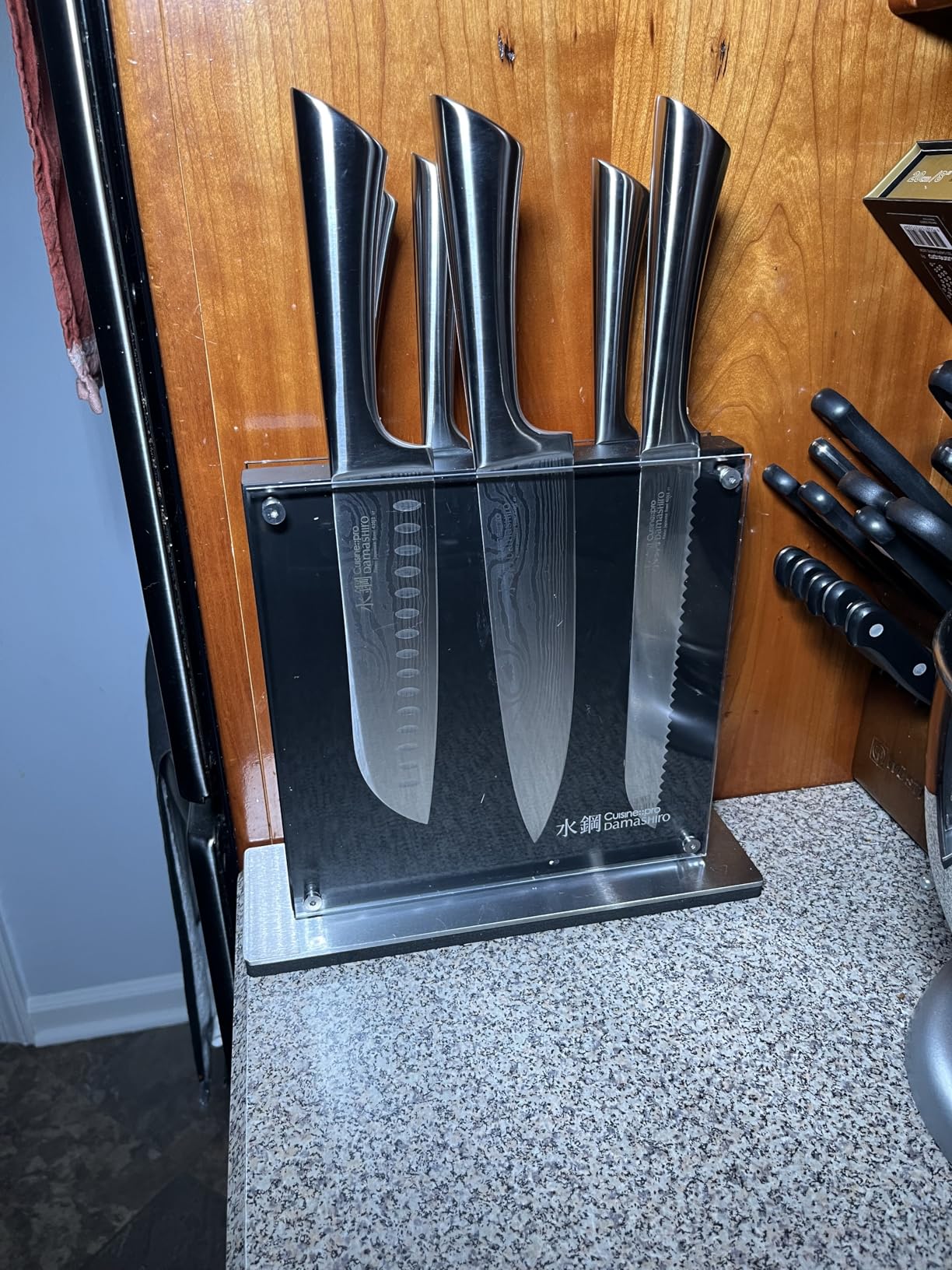 Cuisine::pro Damashiro Knife Block (Bodo, 10 Piece Set) - Premium Japanese Steel Knife Set With Transparent Display - Built-in Magnetic Acacia Wood Chopping Board customer photo 2