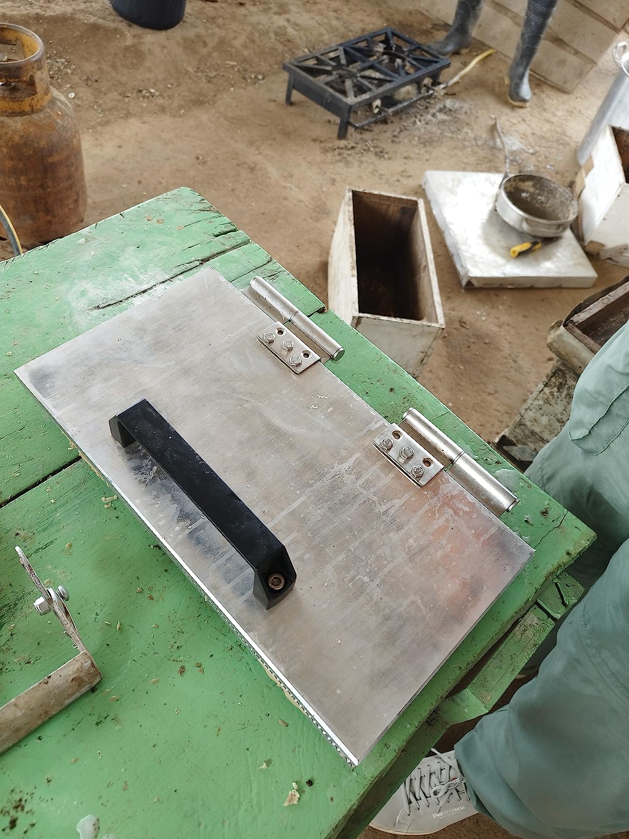 16.2 x 8.6 inch Beeswax Foundation Machine Beeswax Foundation Sheet Mold Casting Machine Bee Wax Embossing Mold 4.8mm Chamber Eyes Beekeeping Supplies Equipment Tool customer photo 2