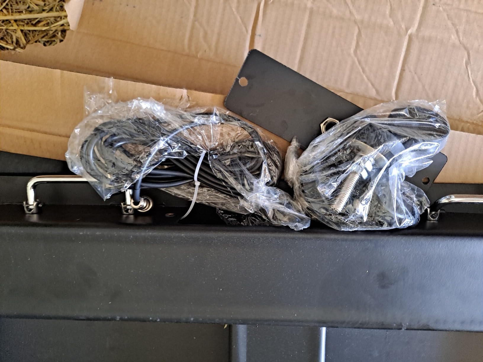 PEC Livestock Scale-Cattle Alleyway Scales with Two ramps, Animal Weighing Equipment with Indicator for Large-Sized Animals, 4000x0.5lbs lb/86x30 inch customer photo 2