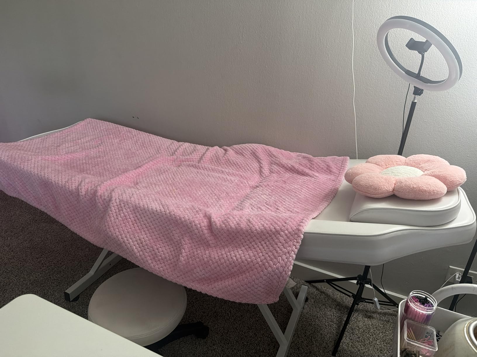 OmySalon Massage Salon Tattoo Chair Esthetician Bed with Hydraulic Stool, Multi-Purpose 3-Section Facial Bed Table, Adjustable Beauty Barber Spa Beauty Equipment, Black customer photo 1