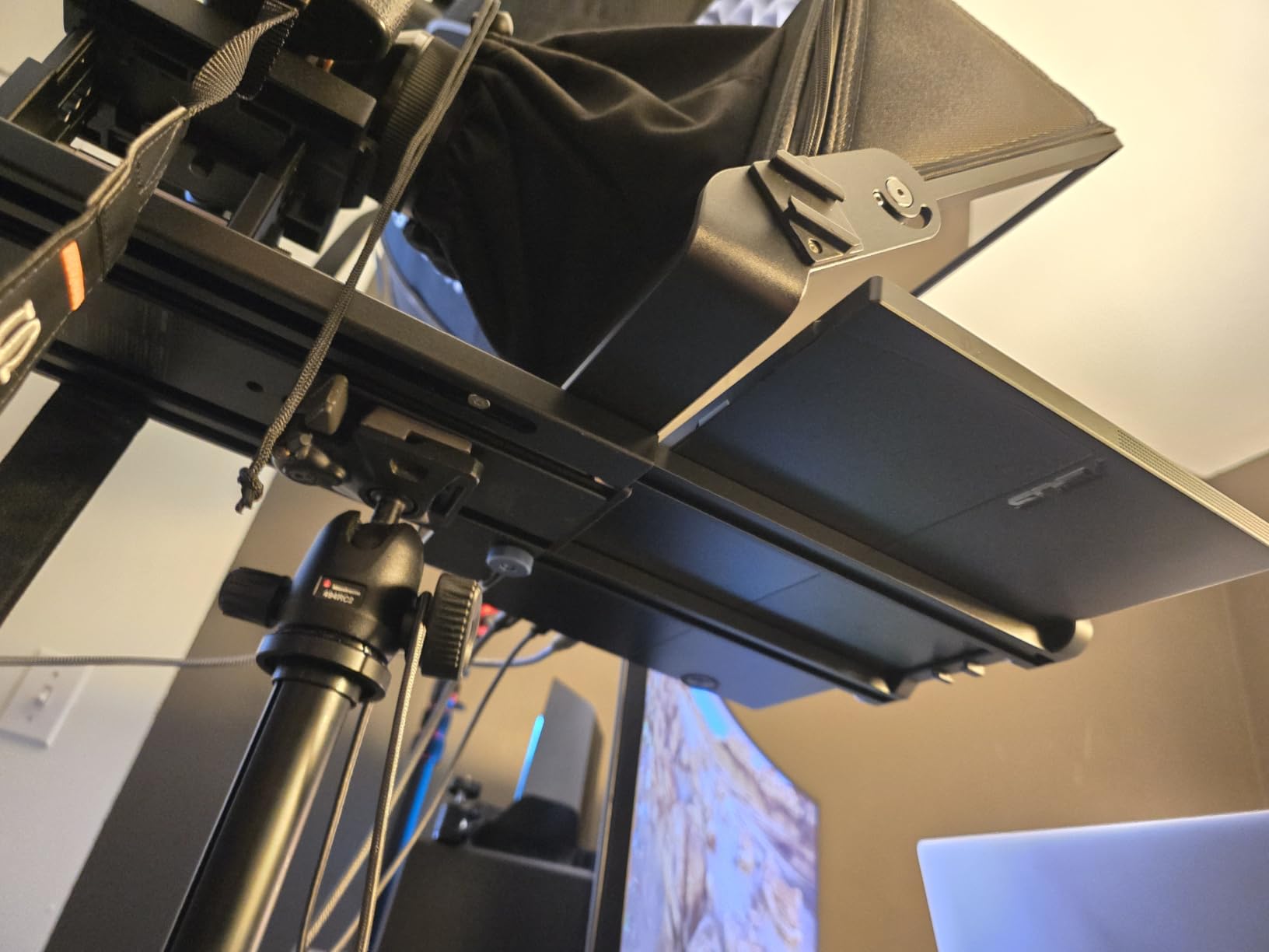 NEEWER X12 14 inch Aluminum Alloy Teleprompter for iPad Tablet Smartphone DSLR Cameras with Remote Control, Carry Case, APP Compatible with iOS/Android for Online Teaching/Vlogger/Live Streaming customer photo 2