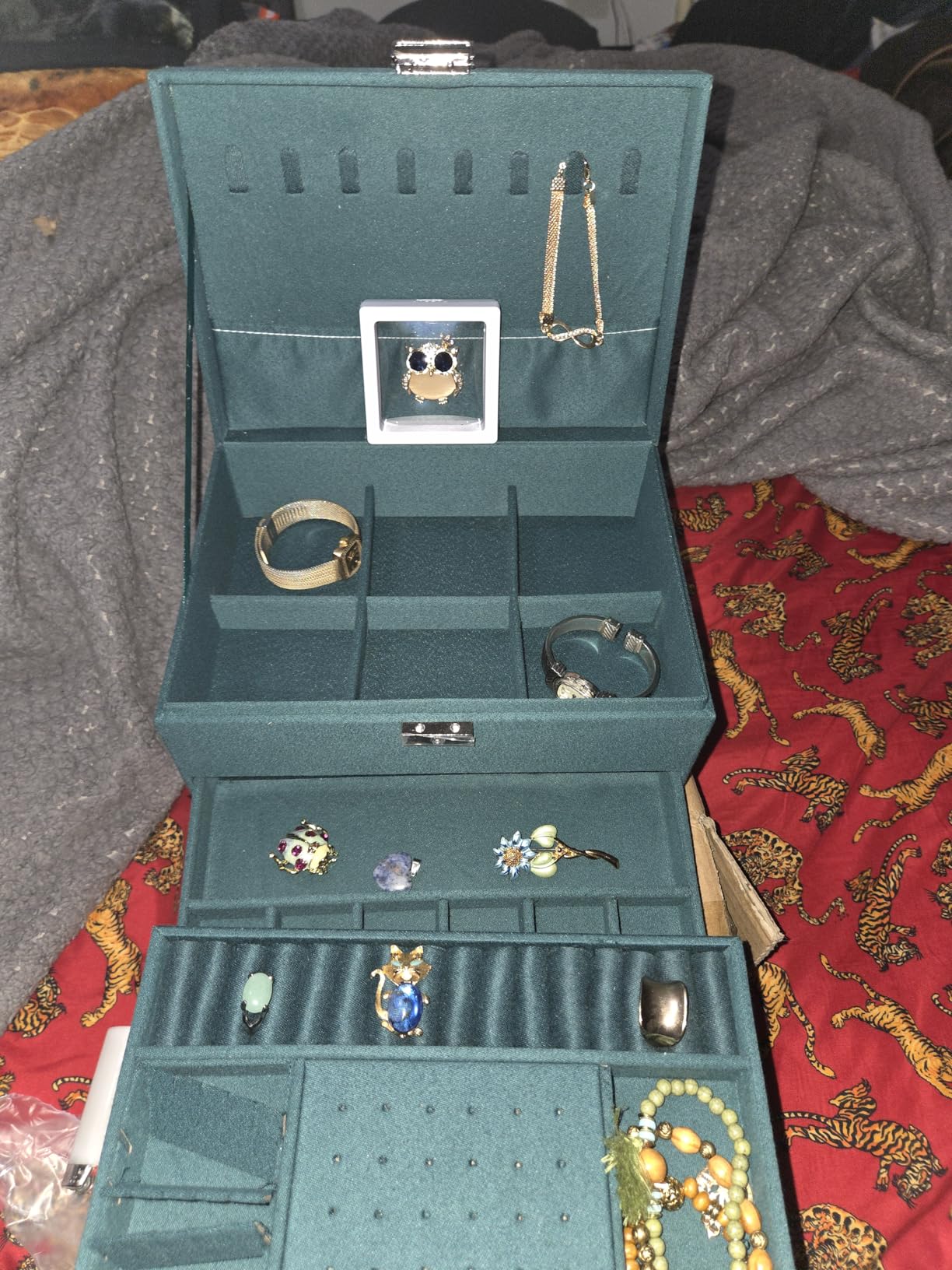 ProttyLife Jewelry Organizer Box for Women Girls, Jewelry Box 3-Tier Jewelry Display Case and Organizer, Lockable Jewelry Display Case Anti Tarnish, Varying Compartments for Necklaces, Bracelets, Rings customer photo 2