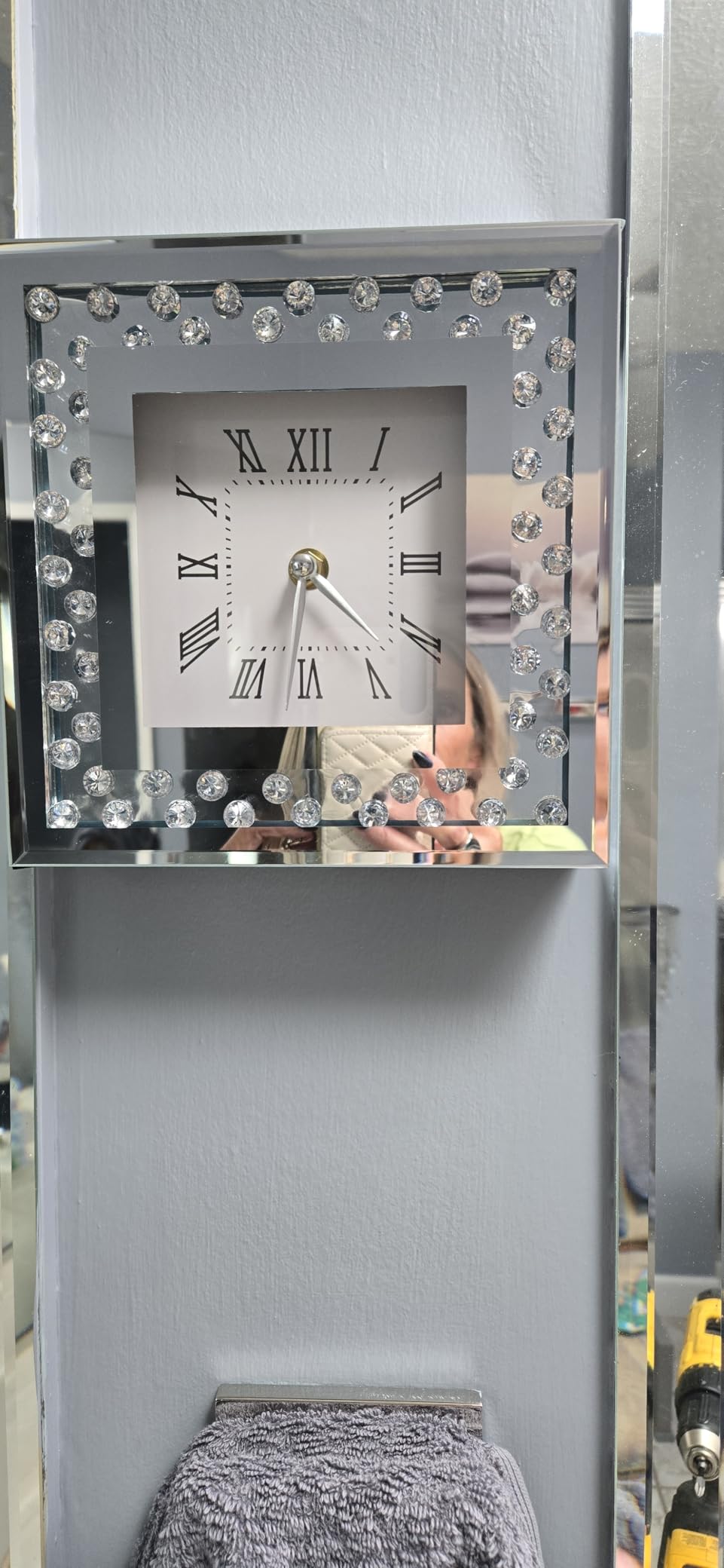 Silent Desk Clocks 8x8x2 Inch Crystal Sparkle Twinkle Bling Square Mirrored Table Top Decorative Clock With Diamond for Home Decoration Silver Mirror Home Decor customer photo 2