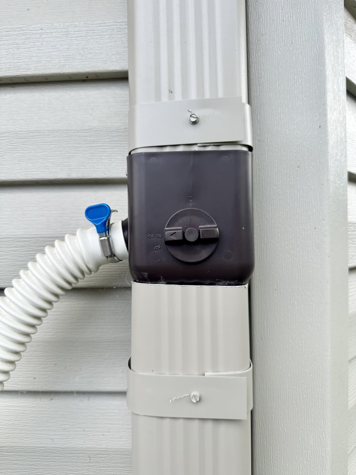 RTS Home Accents 50-Gallon Rain Barrel, Flat Back Rain Water Collection Barrel, Stand Included, Walnut Color customer photo 2