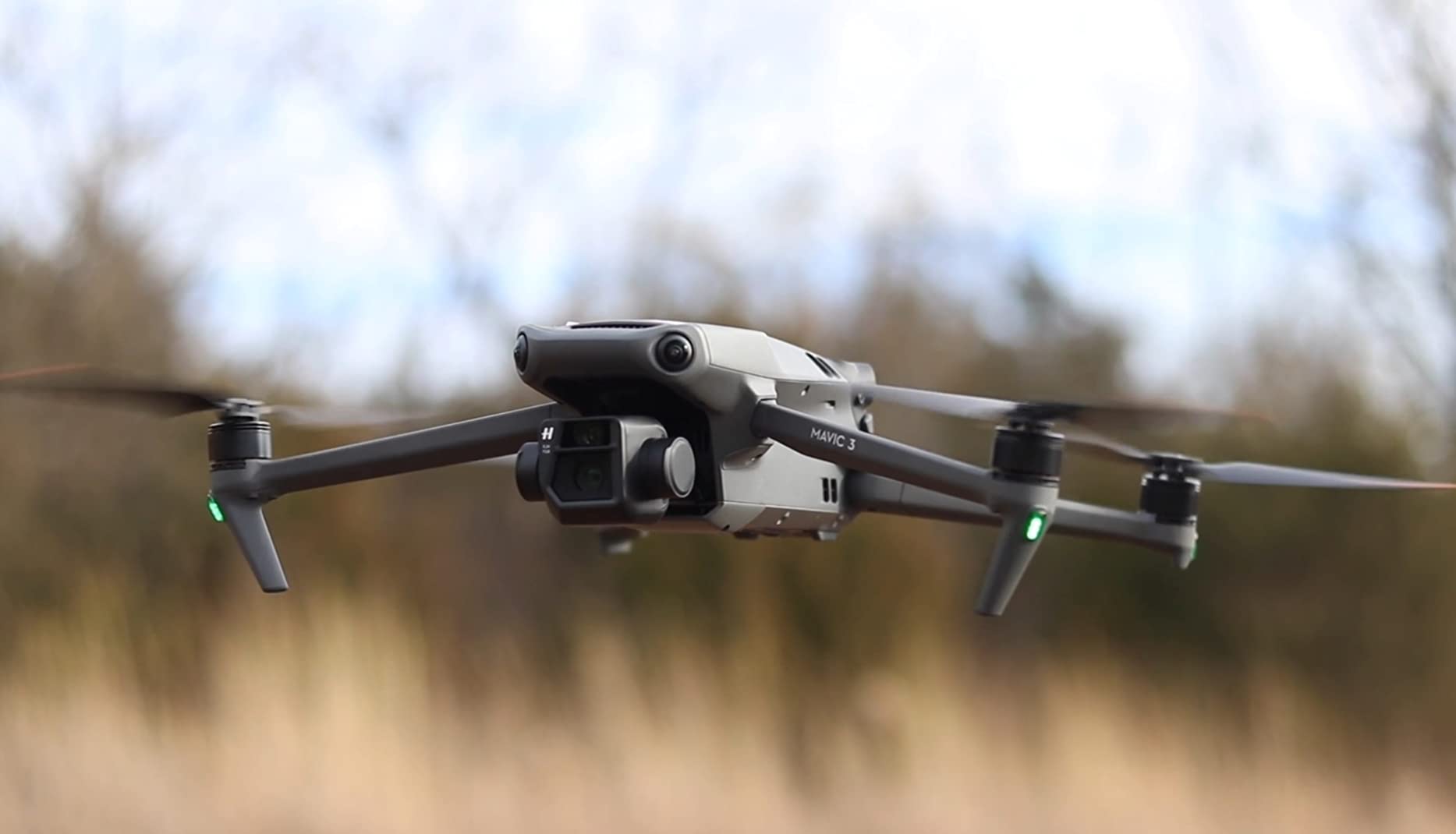 DJI Mavic 3, Drone with 4/3 CMOS Hasselblad Camera, 5.1K Video, Omnidirectional Obstacle Sensing, 46 Mins Flight, Advanced Auto Return, 15km Video Transmission, FAA Remote ID Compliant, Gray customer photo 1