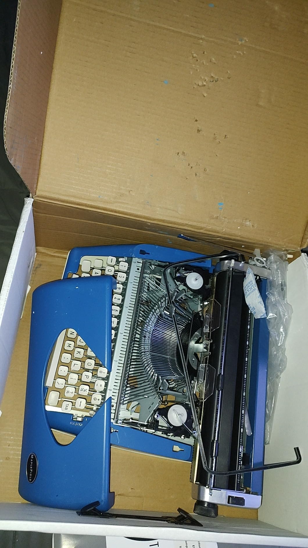 Maplefield Vintage Manual Typewriter - Quiet Mechanical Typing & Office Supplies - Decorative Desk Accessories & Vintage Decor - Author Gift & Writing Inspiration - Black customer photo 2