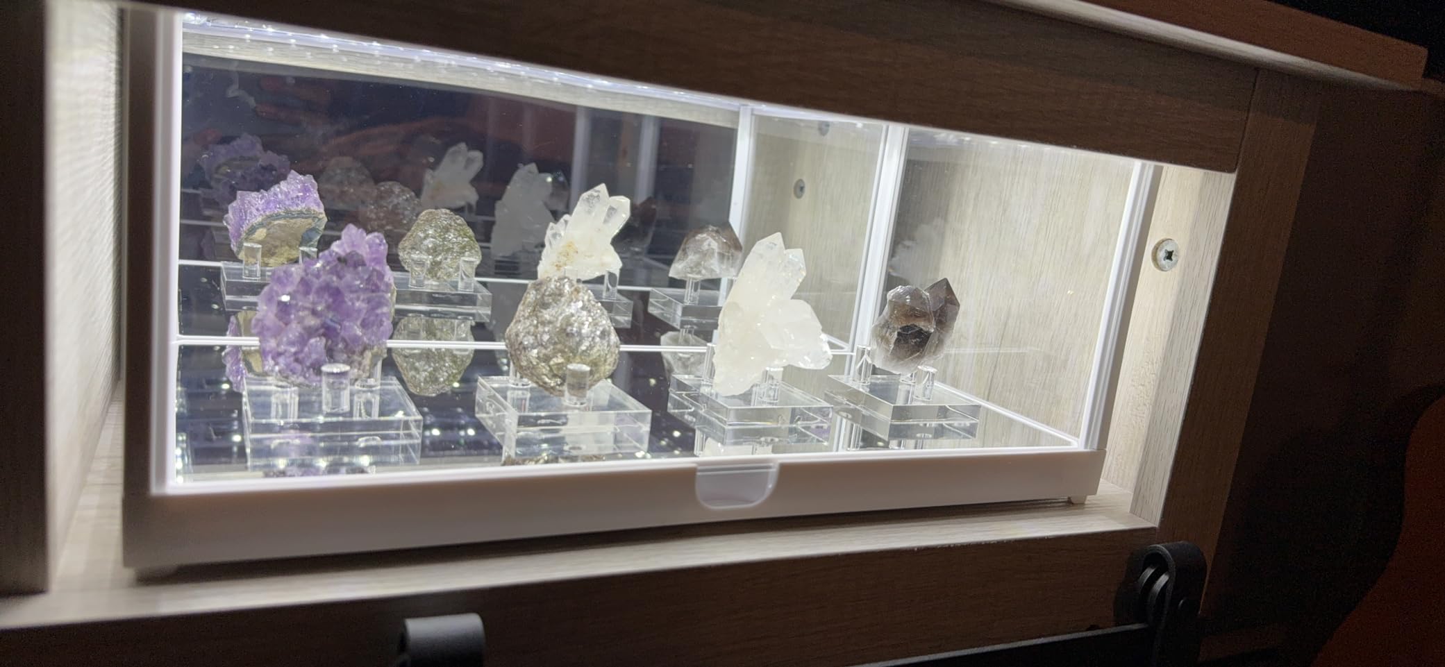 White Collectible Display Show Case Illumicase+ with LED Lights and Mirror Base and Back for 1:64 1:43 1:32 1:24 1:18 Scale Models customer photo 1