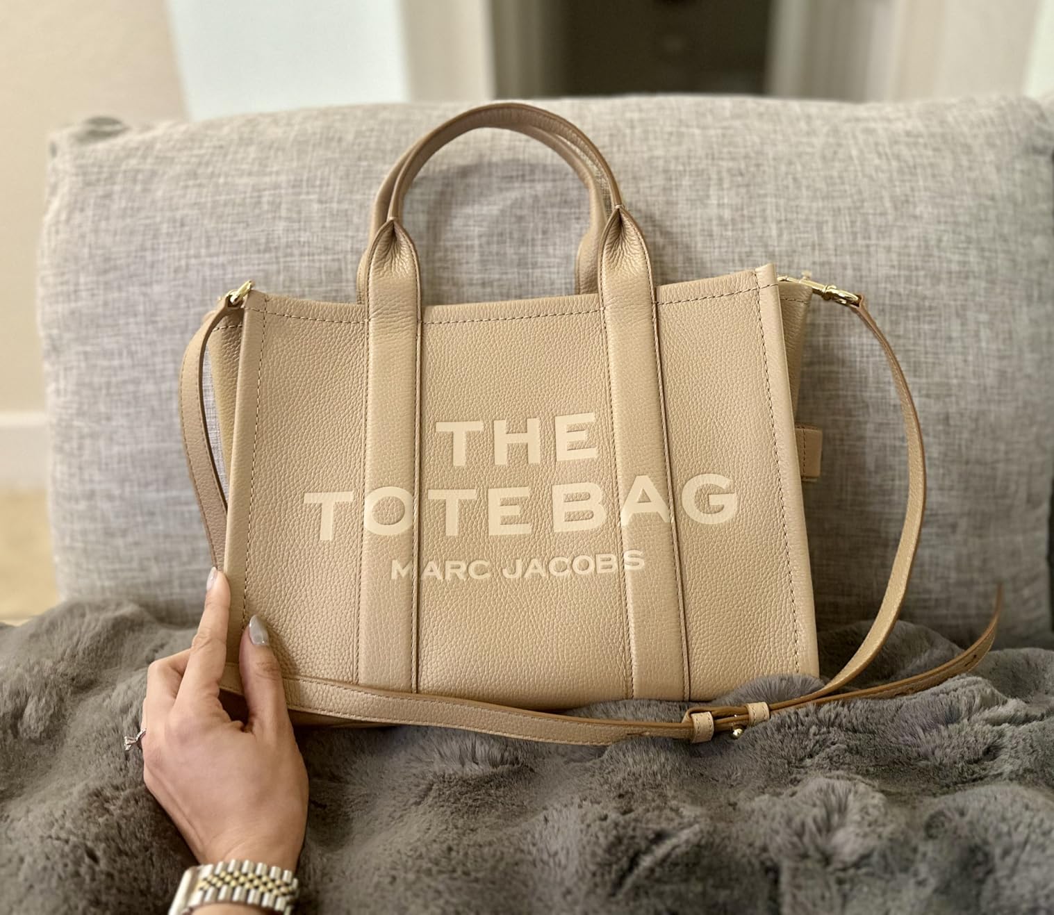 Marc Jacobs Women's The Leather Medium Tote Bag customer photo 1