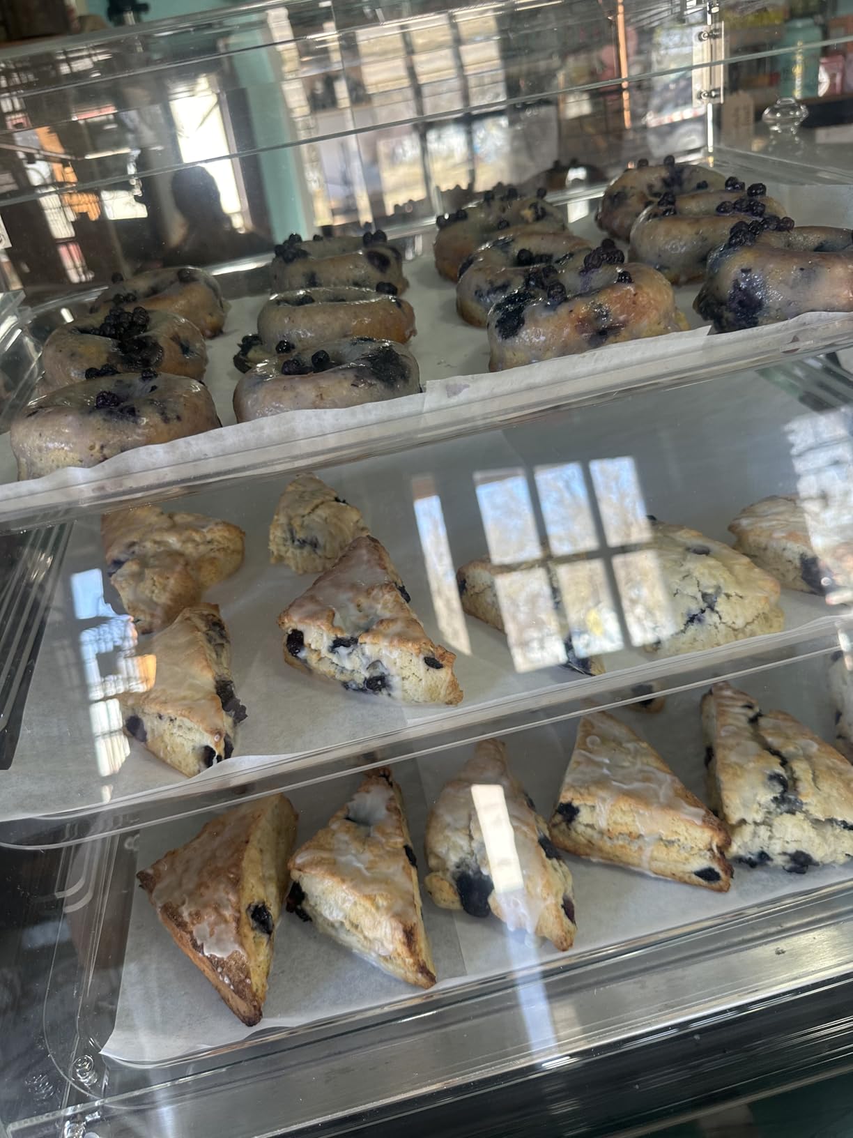 YBSVO 3-Tier Commercial Bakery Display Case, 21-Inch Clear Acrylic Countertop Pastry Showcase with Removable Trays, Food-Grade Dessert Cabinet with Magnetic Back Doors for Cafe, Market, Home customer photo 2