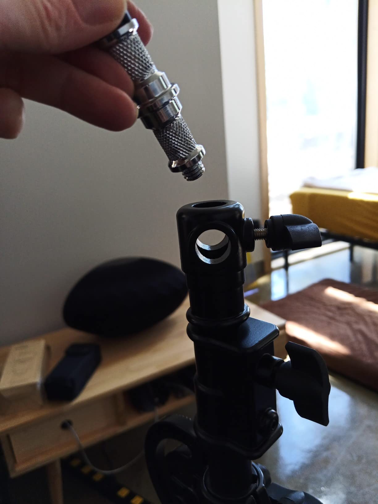 Neewer 2-in-1 Photography Light Stand, Aluminum Alloy 9.7ft Heavy Duty Tripod Stand with 3.8ft Boom Arm and Empty Sandbag for Video Light, Strobe, Reflector, Softbox for Studio Photo Video Shooting customer photo 2